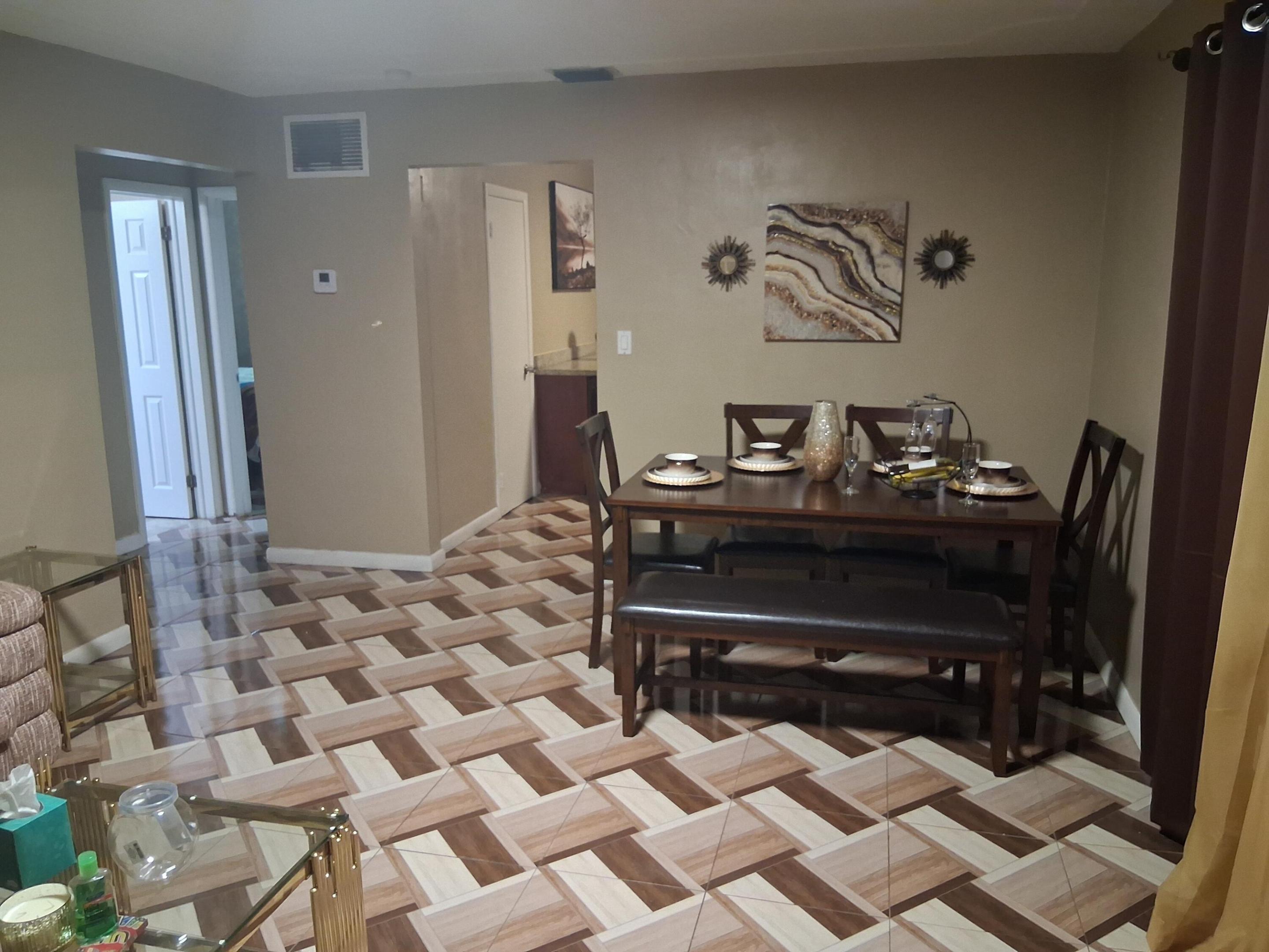 ARCH CREEKS ESTATES - Residential Lease