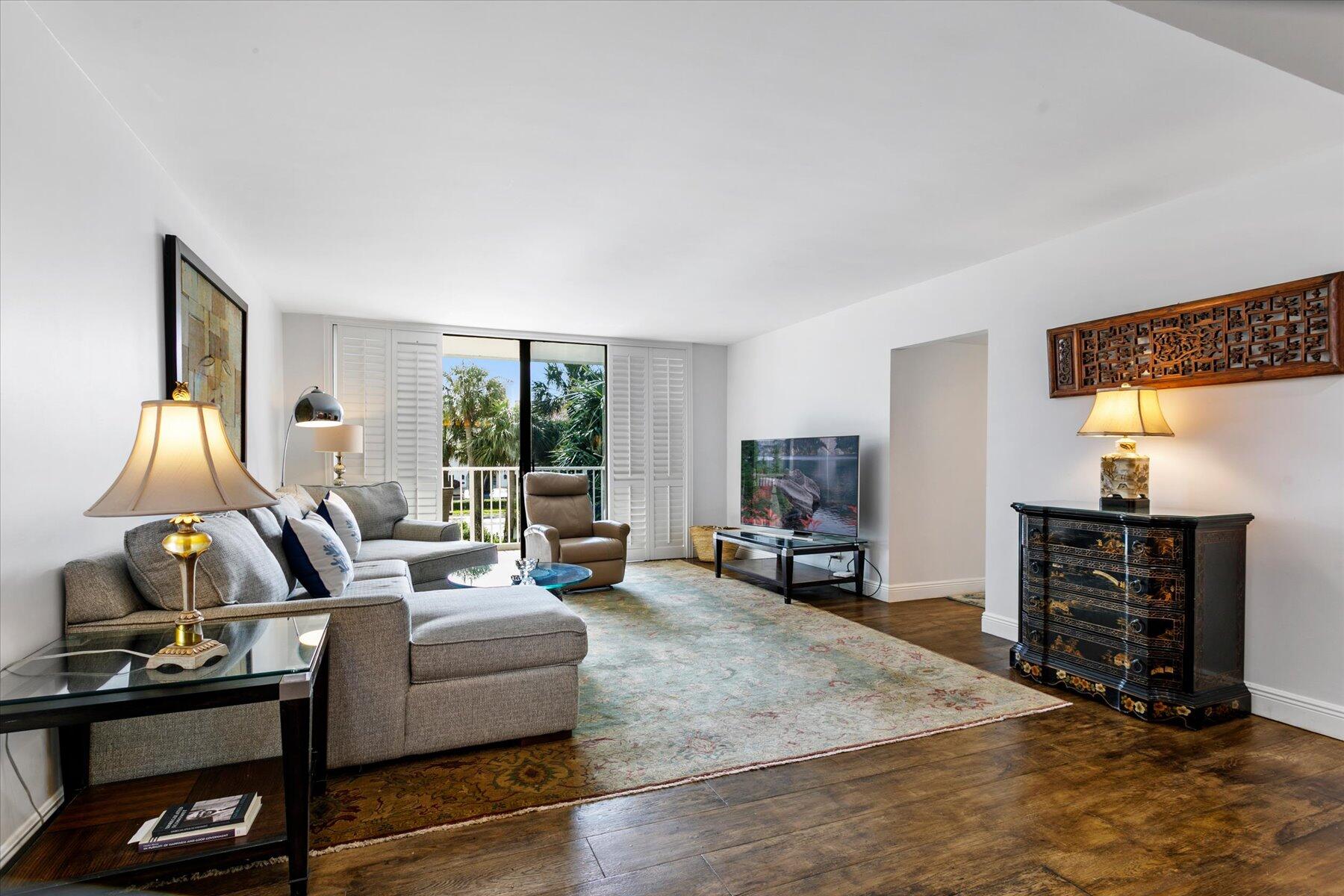 LA PALMA CONDO - Residential