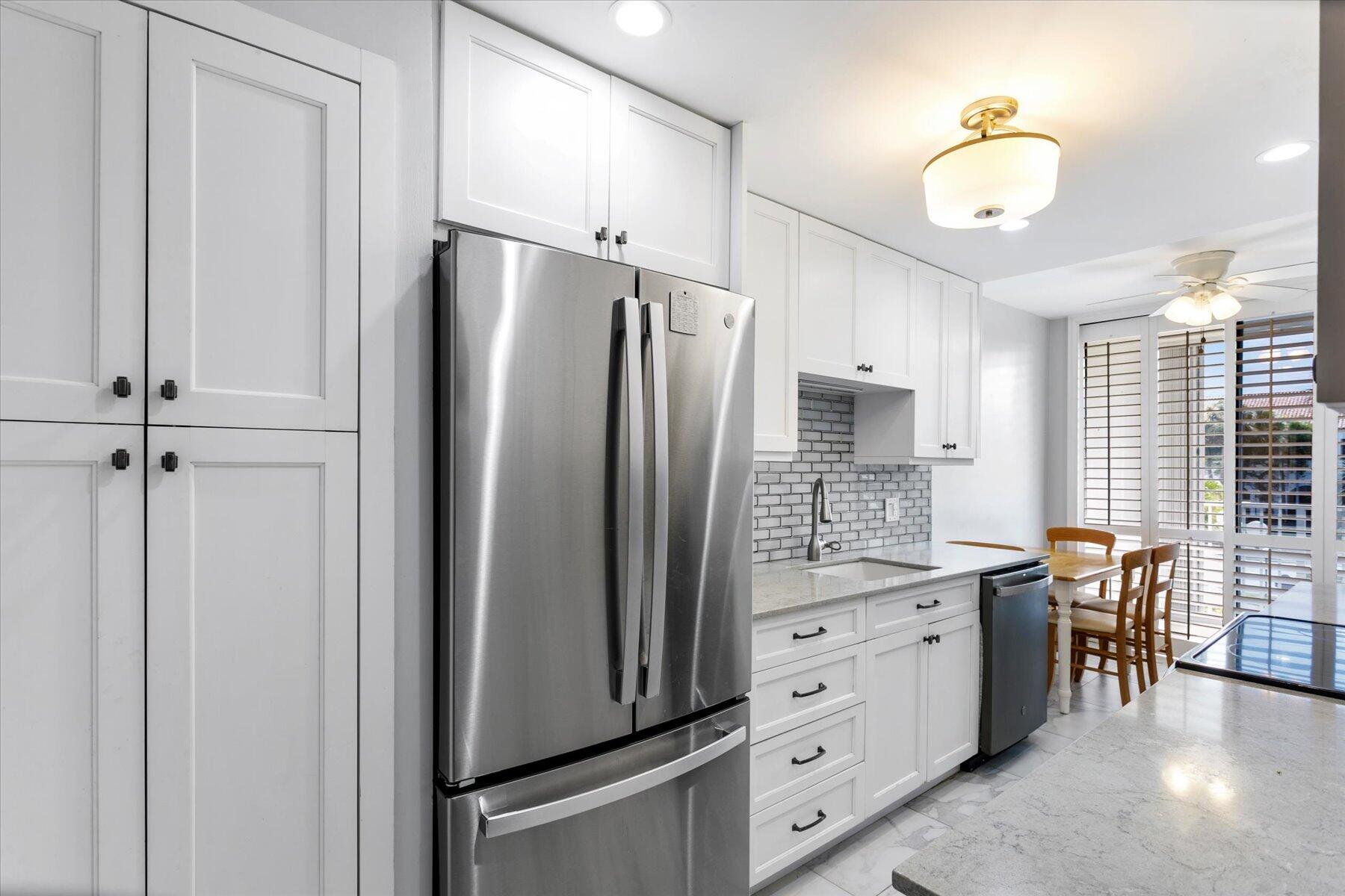 LA PALMA CONDO - Residential