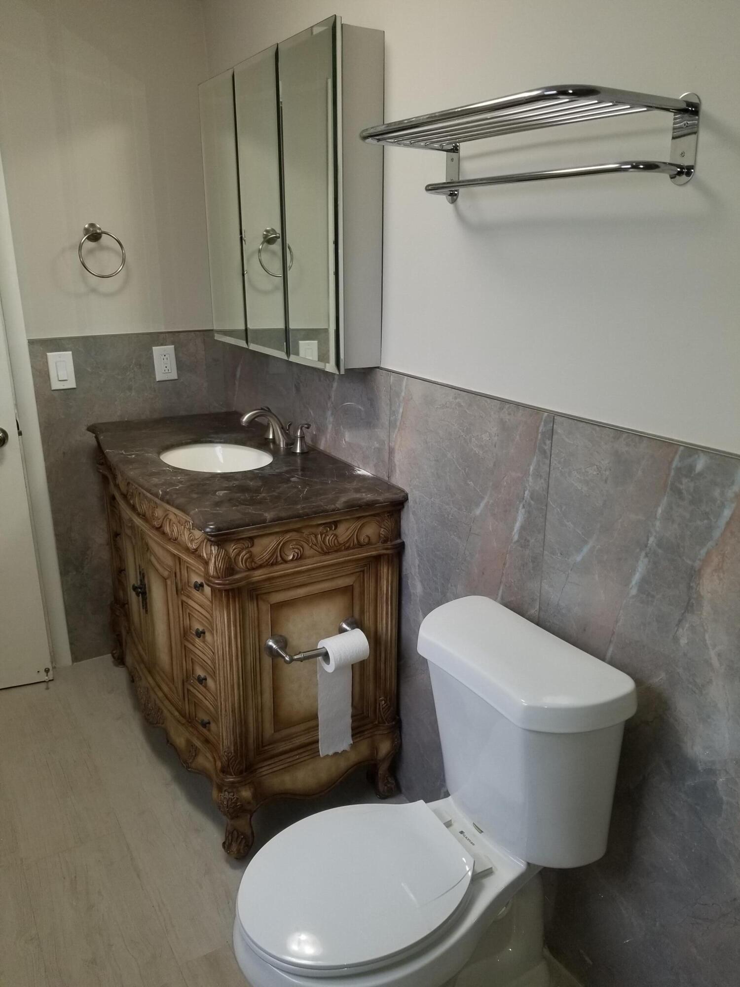 LAKESIDE MANOR SOUTH CONDO - Residential