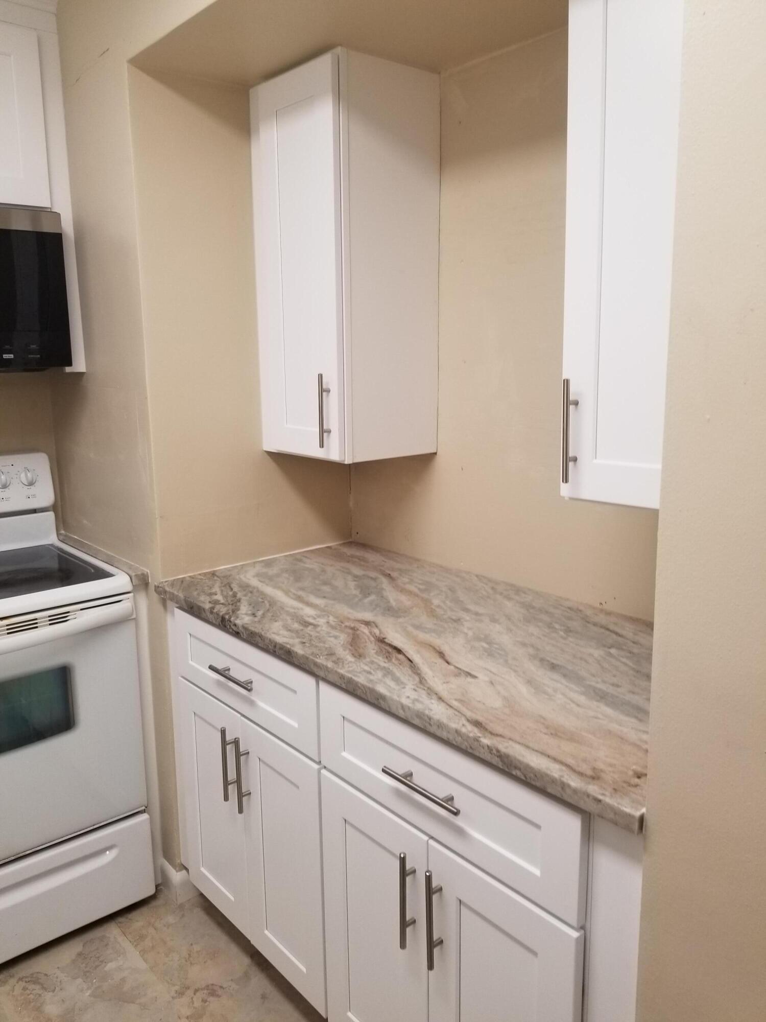 LAKESIDE MANOR SOUTH CONDO - Residential