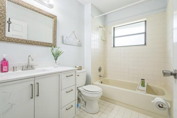 FAIRWAY PALMS CONDO - Residential