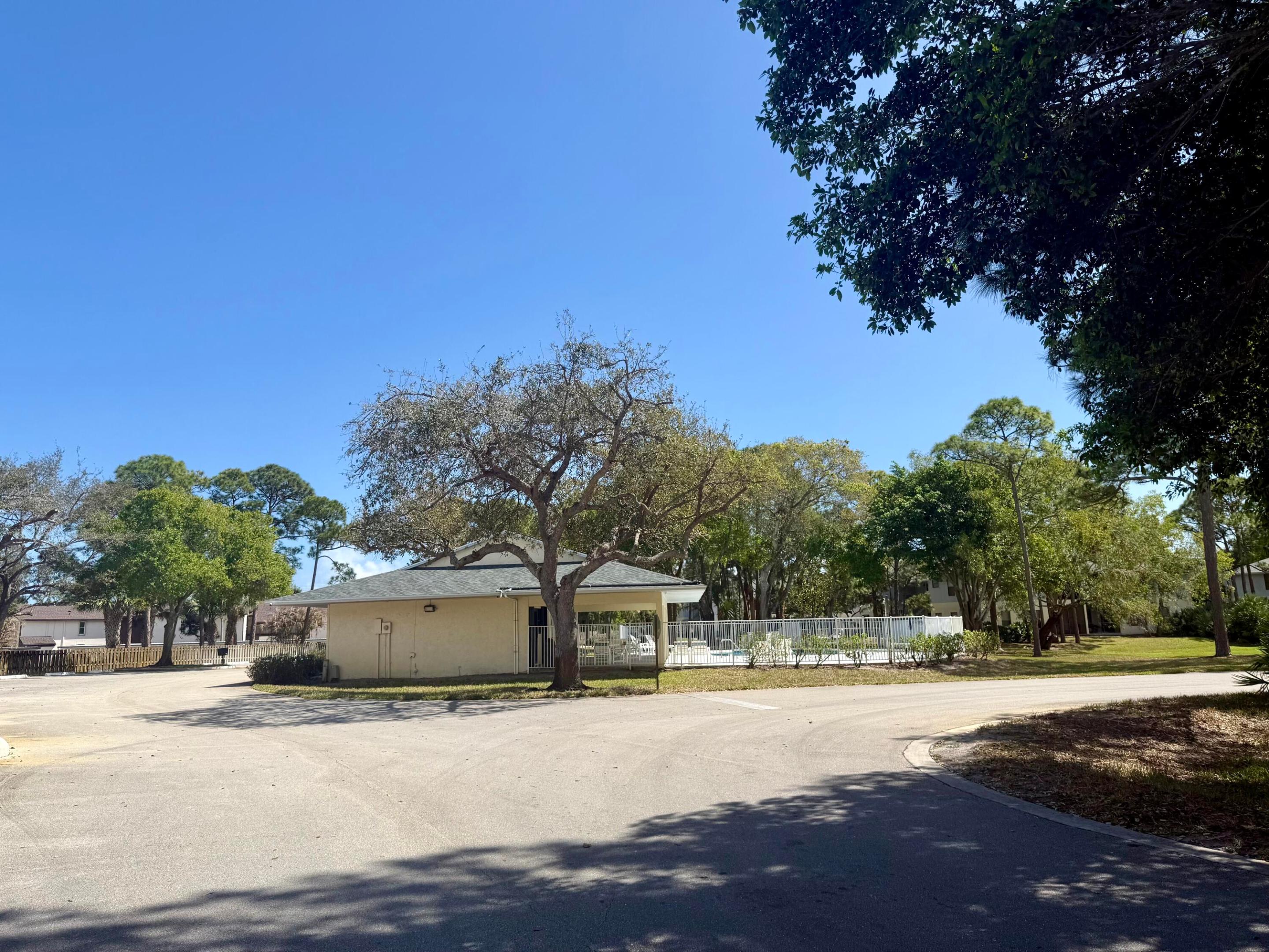 FAIRWAY PALMS CONDO - Residential