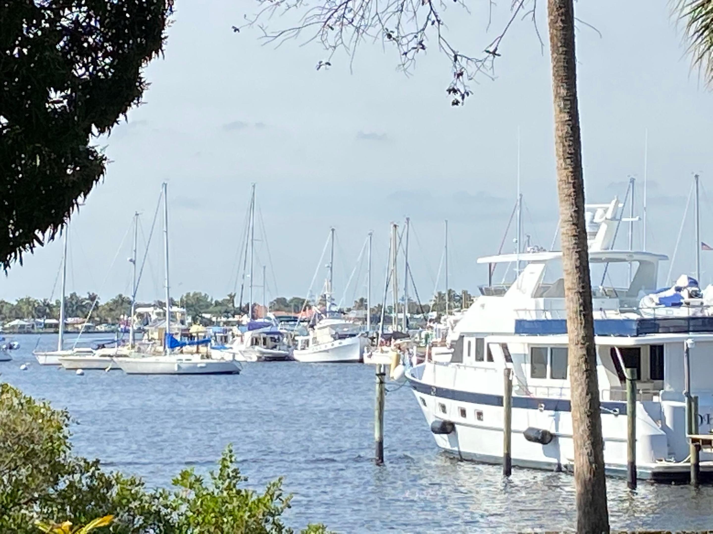 FAIRWAY PALMS CONDO - Residential