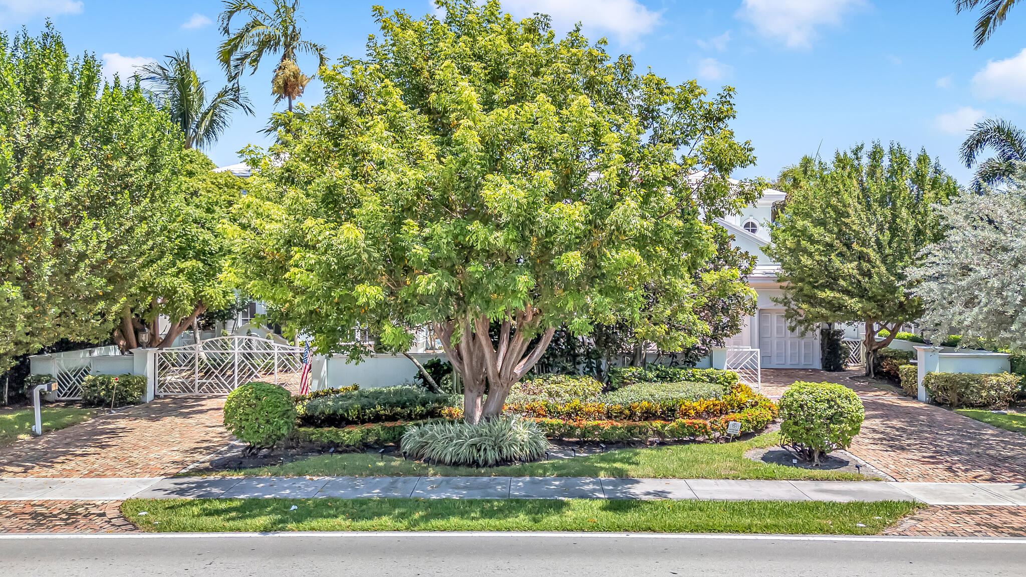 LIGHTHOUSE POINT 3RD SEC - Residential