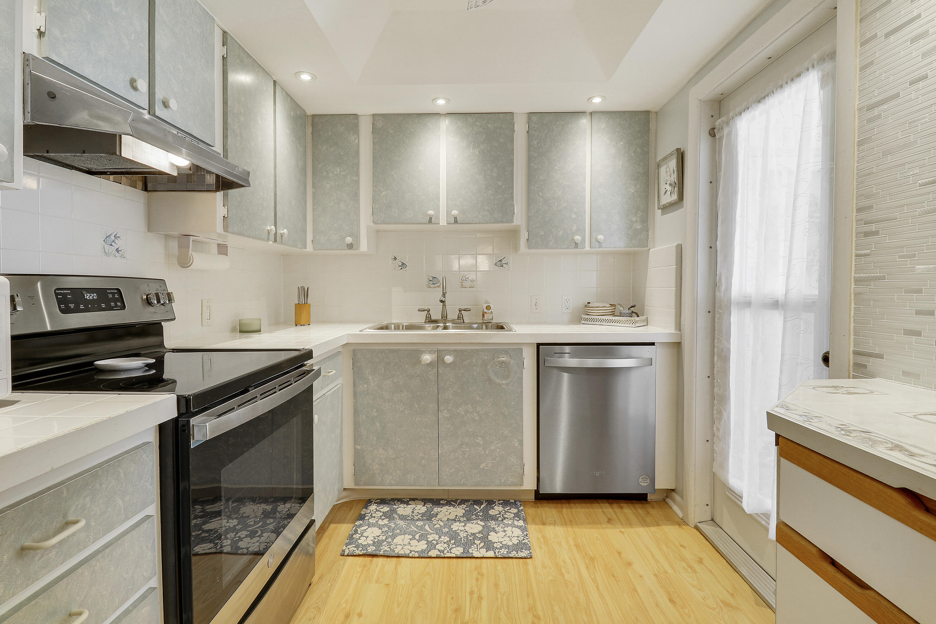 OCEAN VILLAS CONDO APTS - Residential