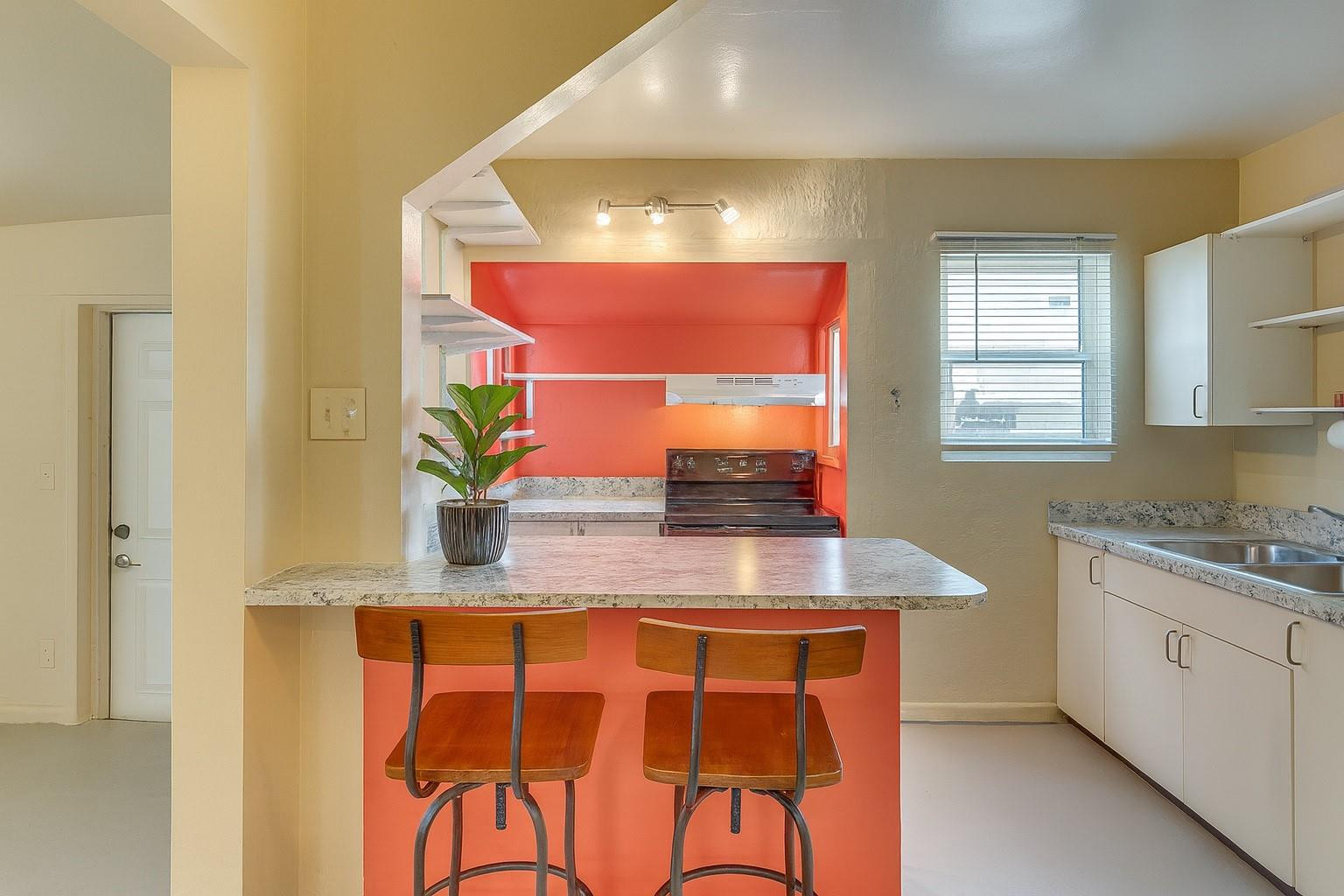 Hollywood 1-21 B - Residential Income