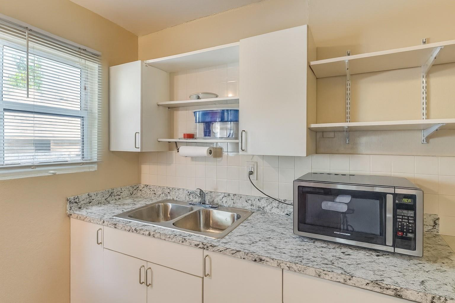 Hollywood 1-21 B - Residential Income