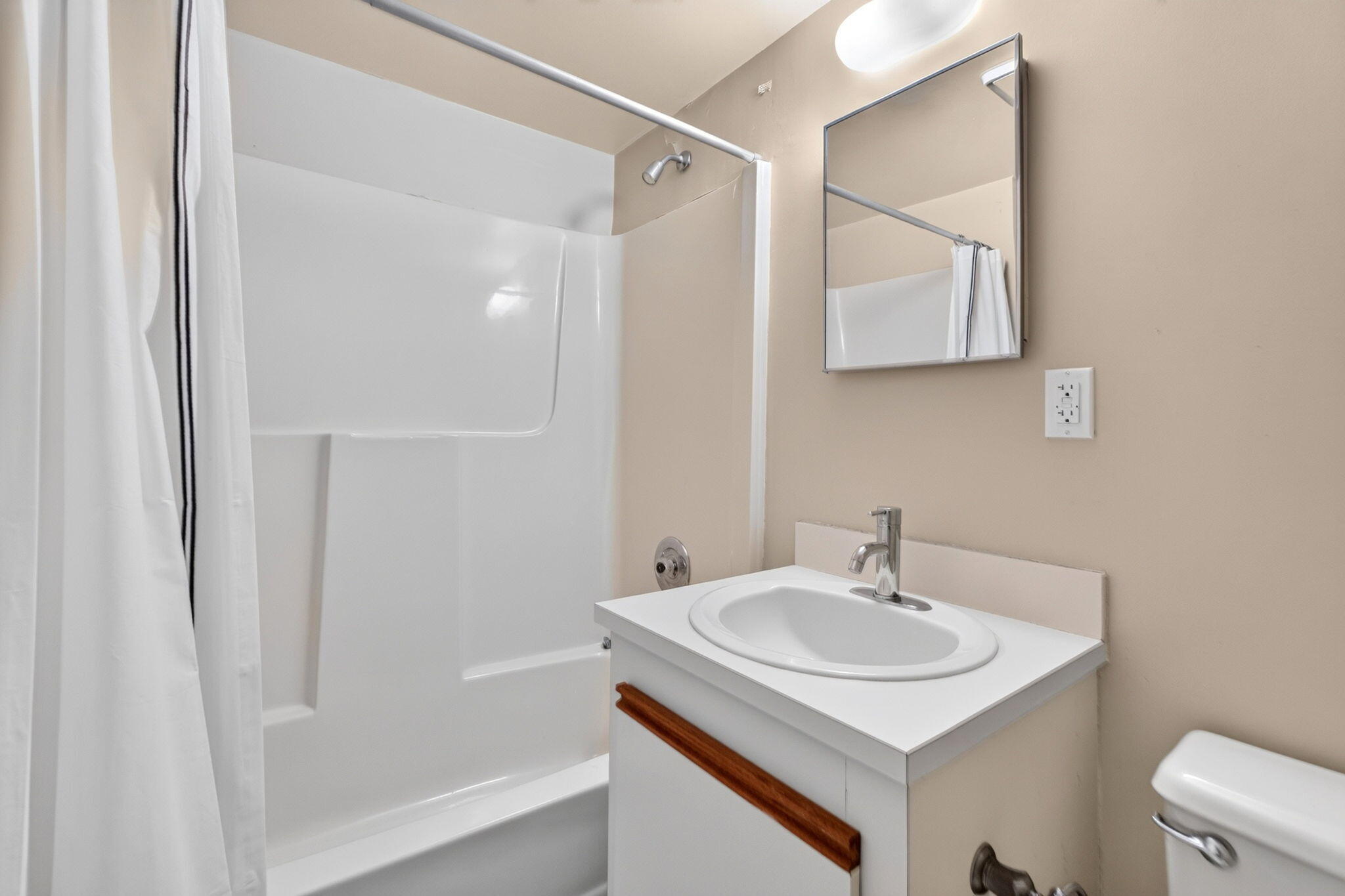 HARBOR TOWERS & MARINA CONDO - Residential Lease