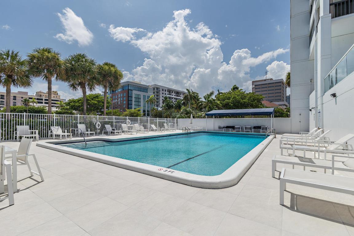 WATERVIEW TOWERS COND DECL FILED 8-20-81 - Residential