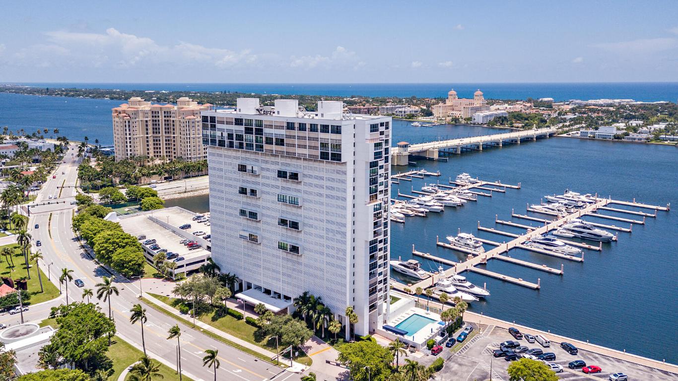 WATERVIEW TOWERS COND DECL FILED 8-20-81 - Residential