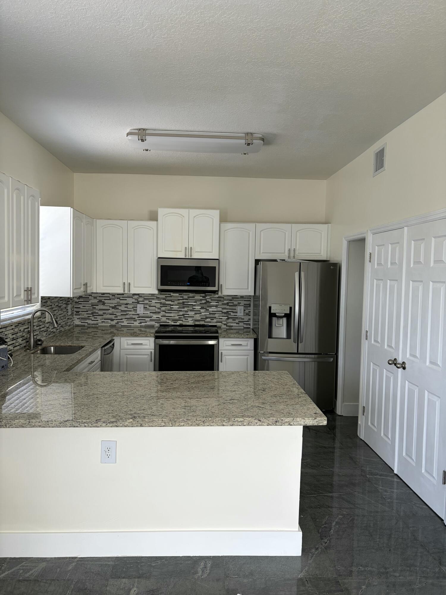 LAKES AT PEMBROKE - Residential Lease