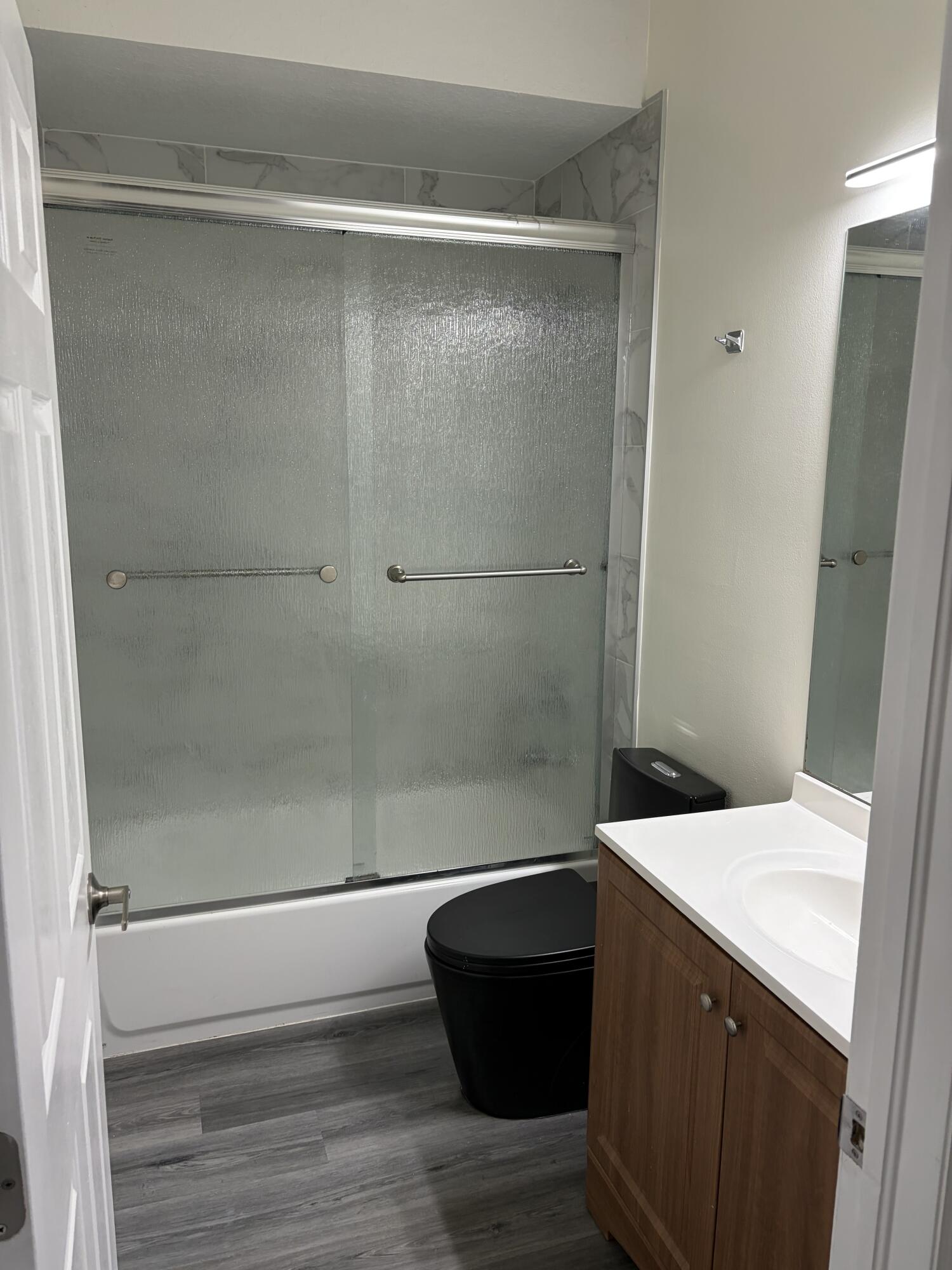 LAKES AT PEMBROKE - Residential Lease