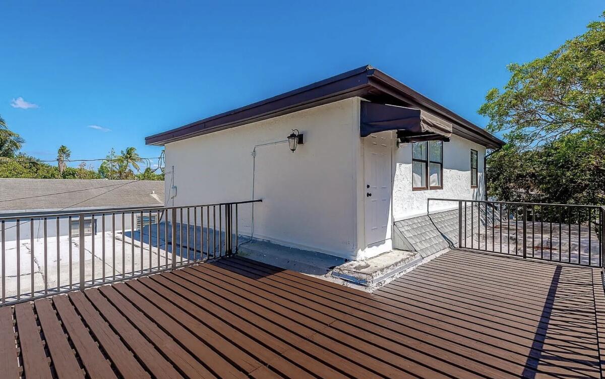 HOLLYWOOD PARK - Residential Lease
