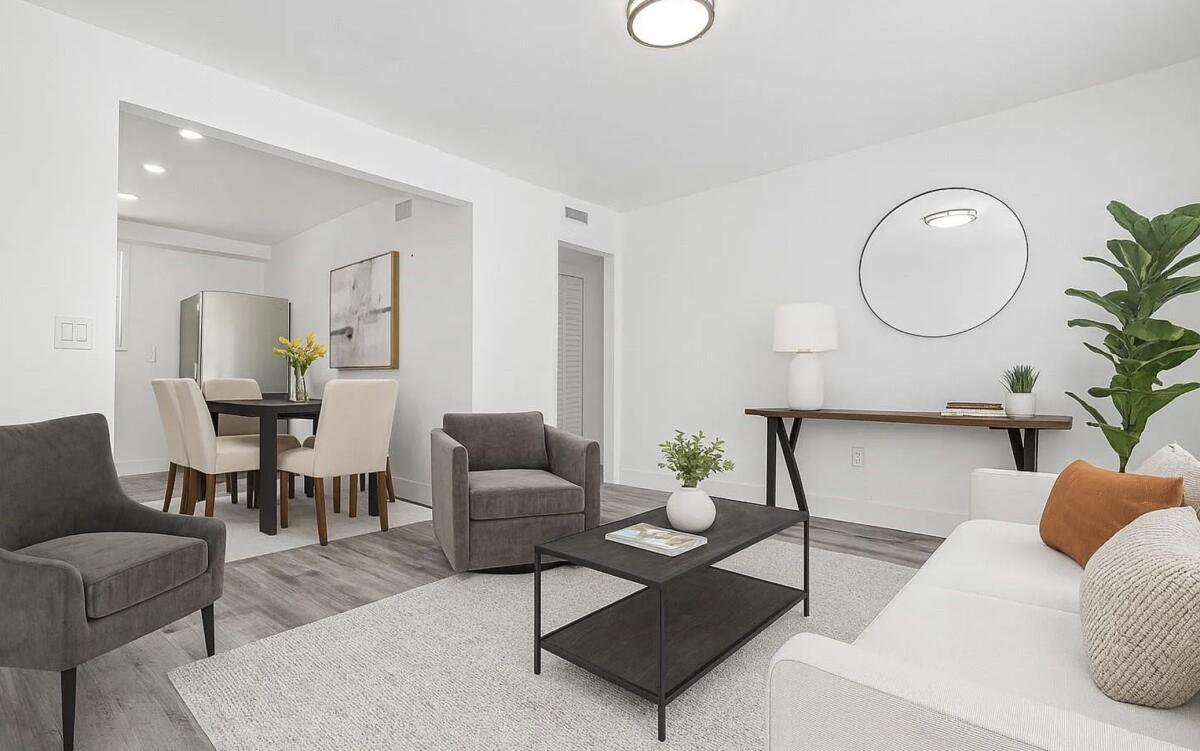 HOLLYWOOD PARK - Residential Lease