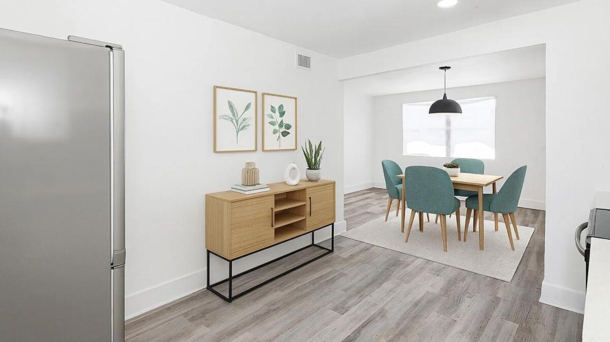 HOLLYWOOD PARK - Residential Lease