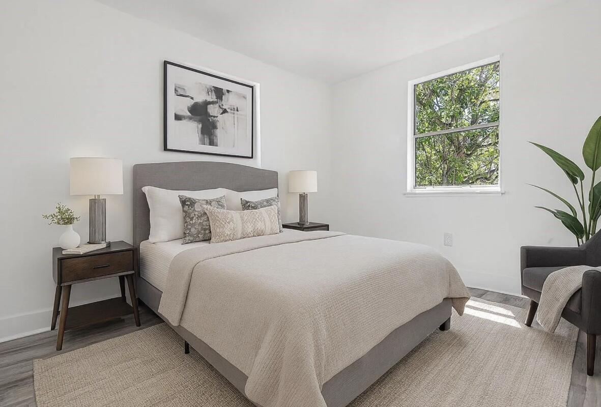 HOLLYWOOD PARK - Residential Lease