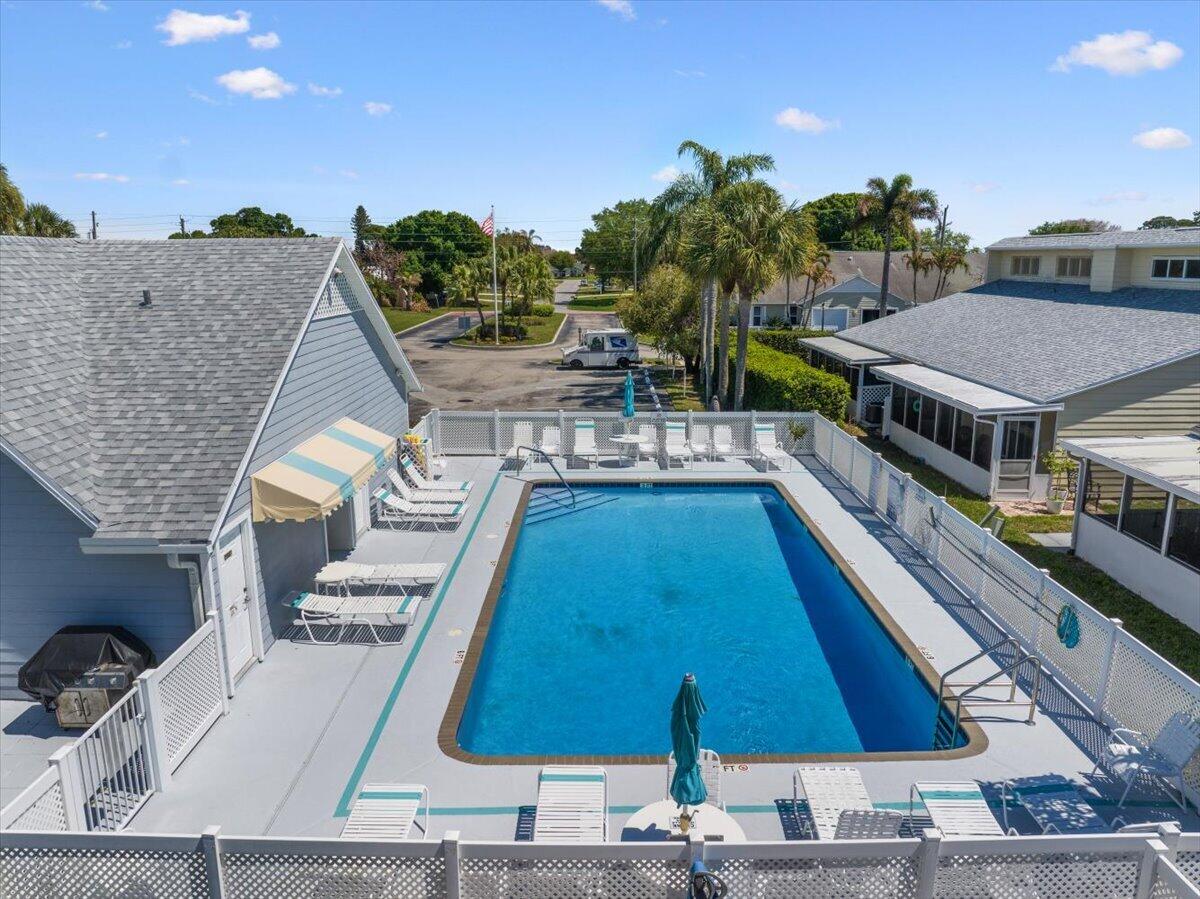 TROPICAL EAST - Residential