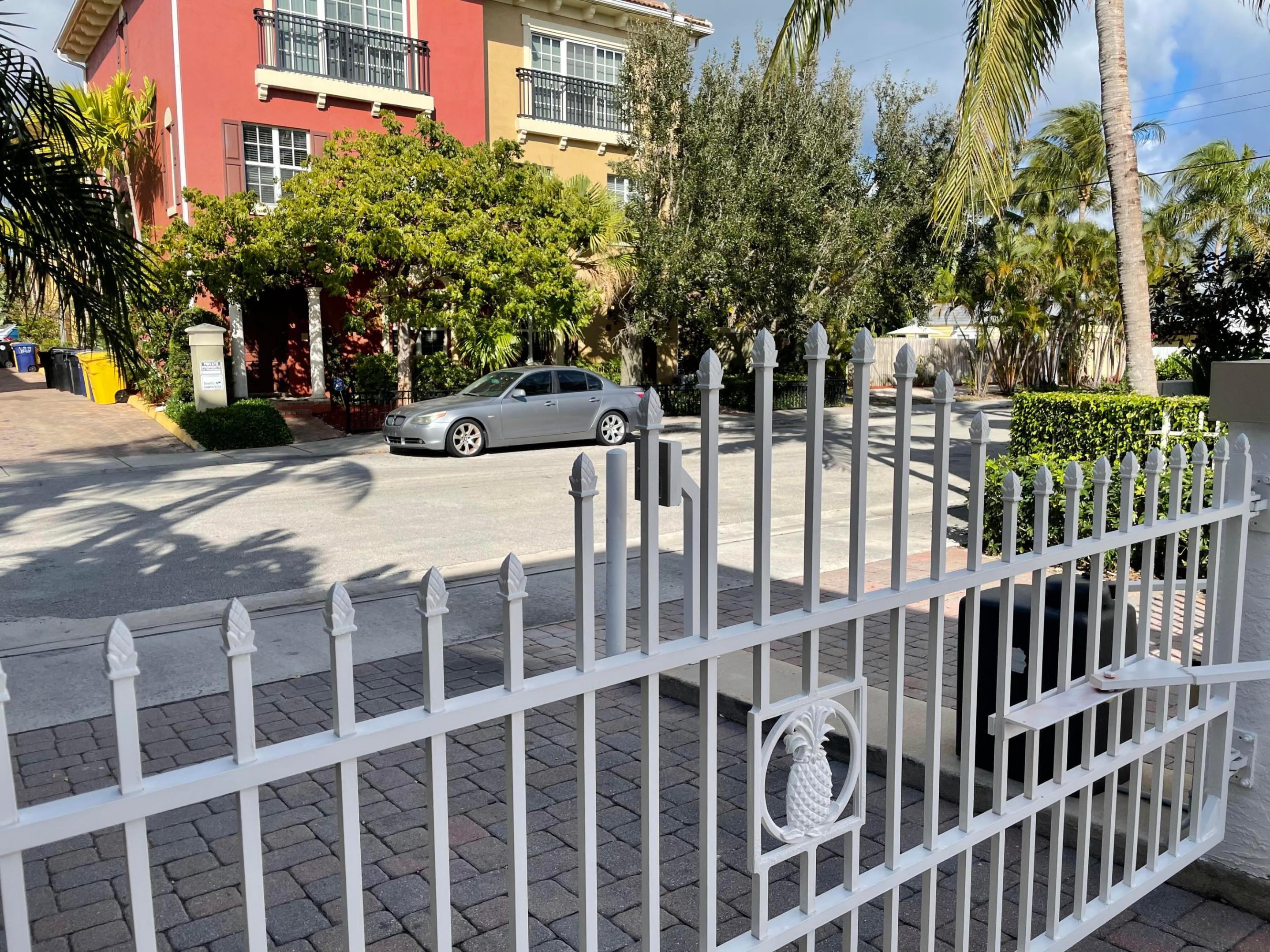 PINEAPPLE VILLAGE NORTH - Residential Lease