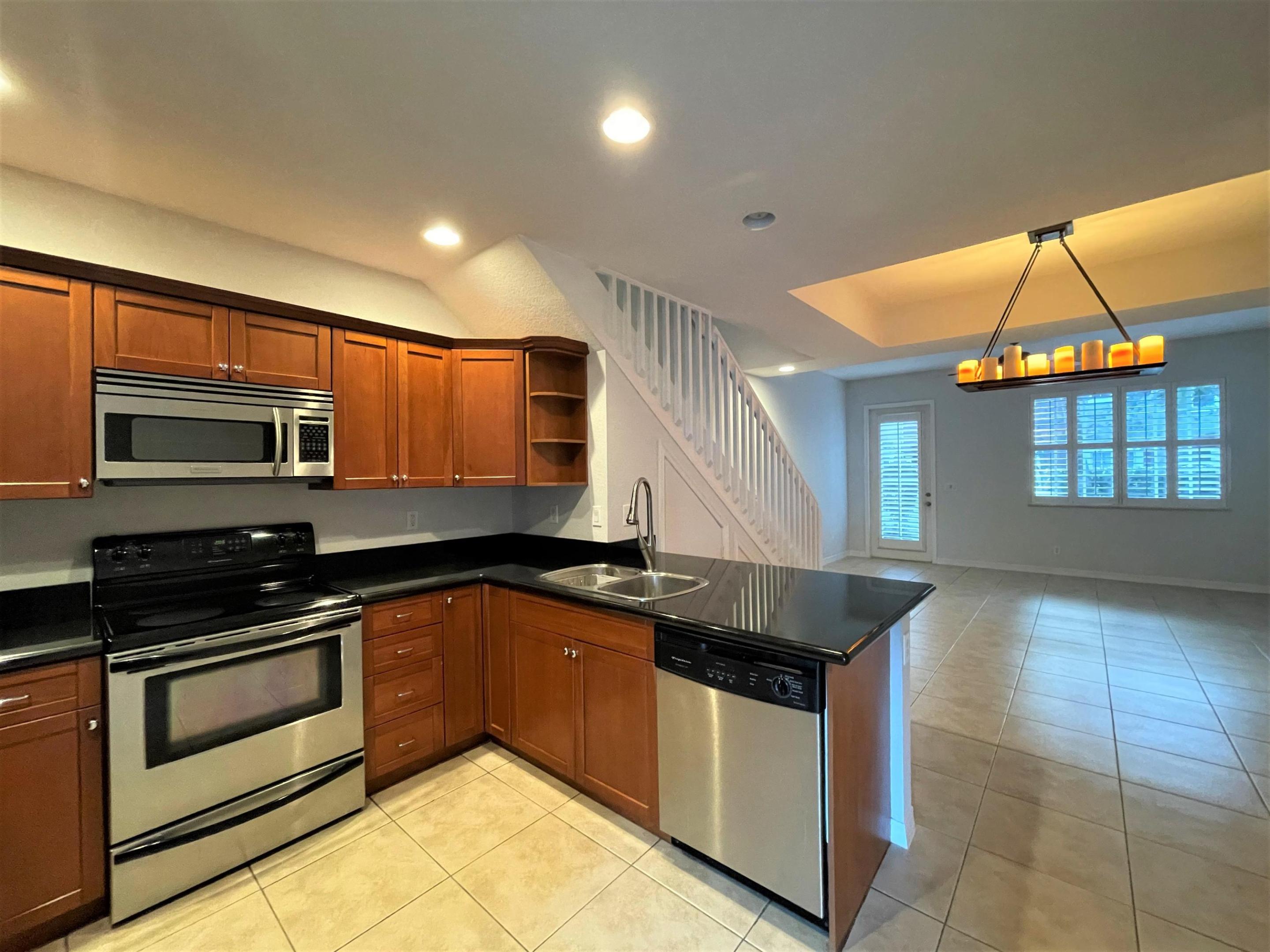 PINEAPPLE VILLAGE NORTH - Residential Lease
