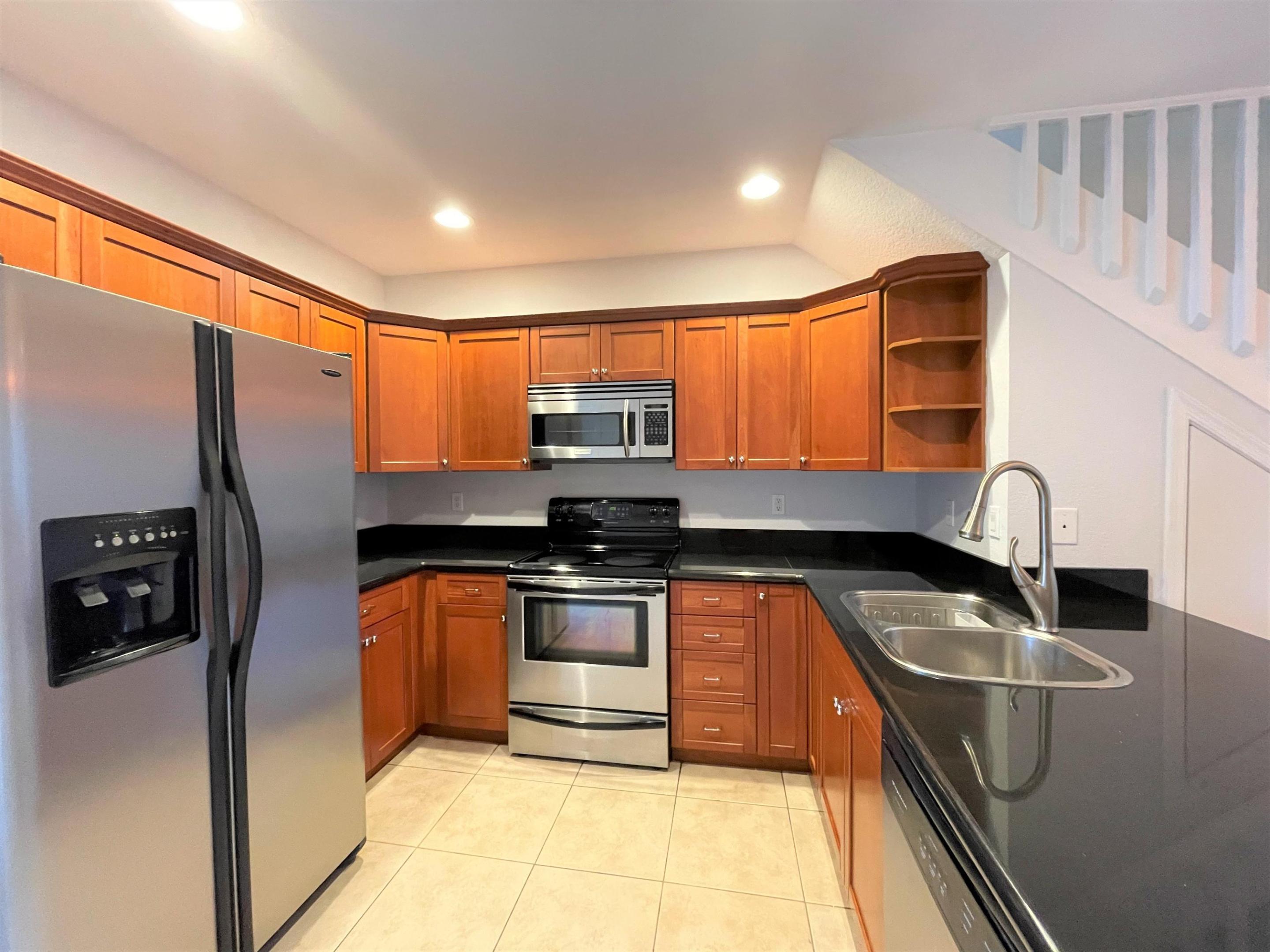 PINEAPPLE VILLAGE NORTH - Residential Lease