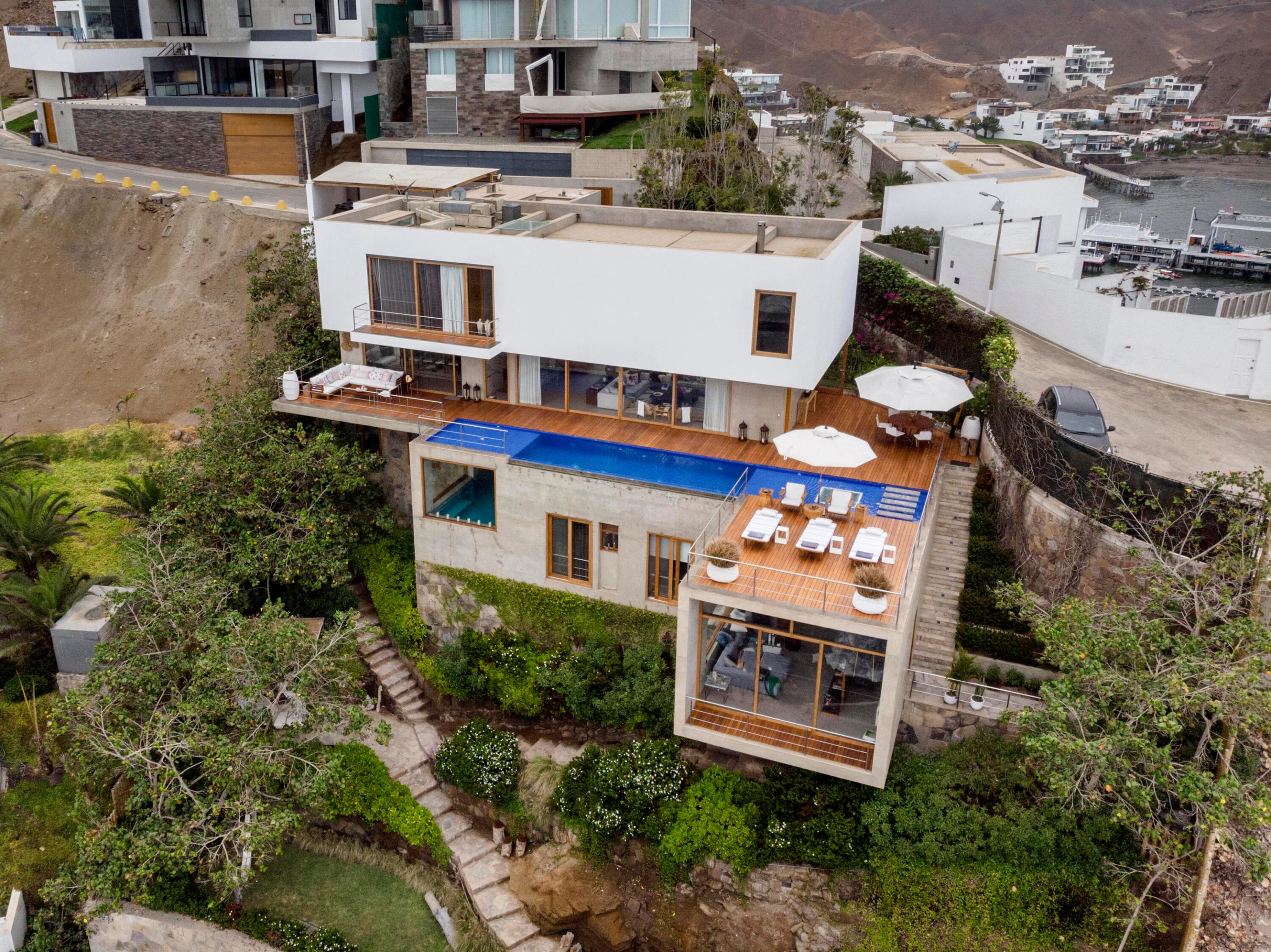 CLUB NAUTICO POSEIDON - ZONA SOL DEL MAR - PUCUSAN - Residential