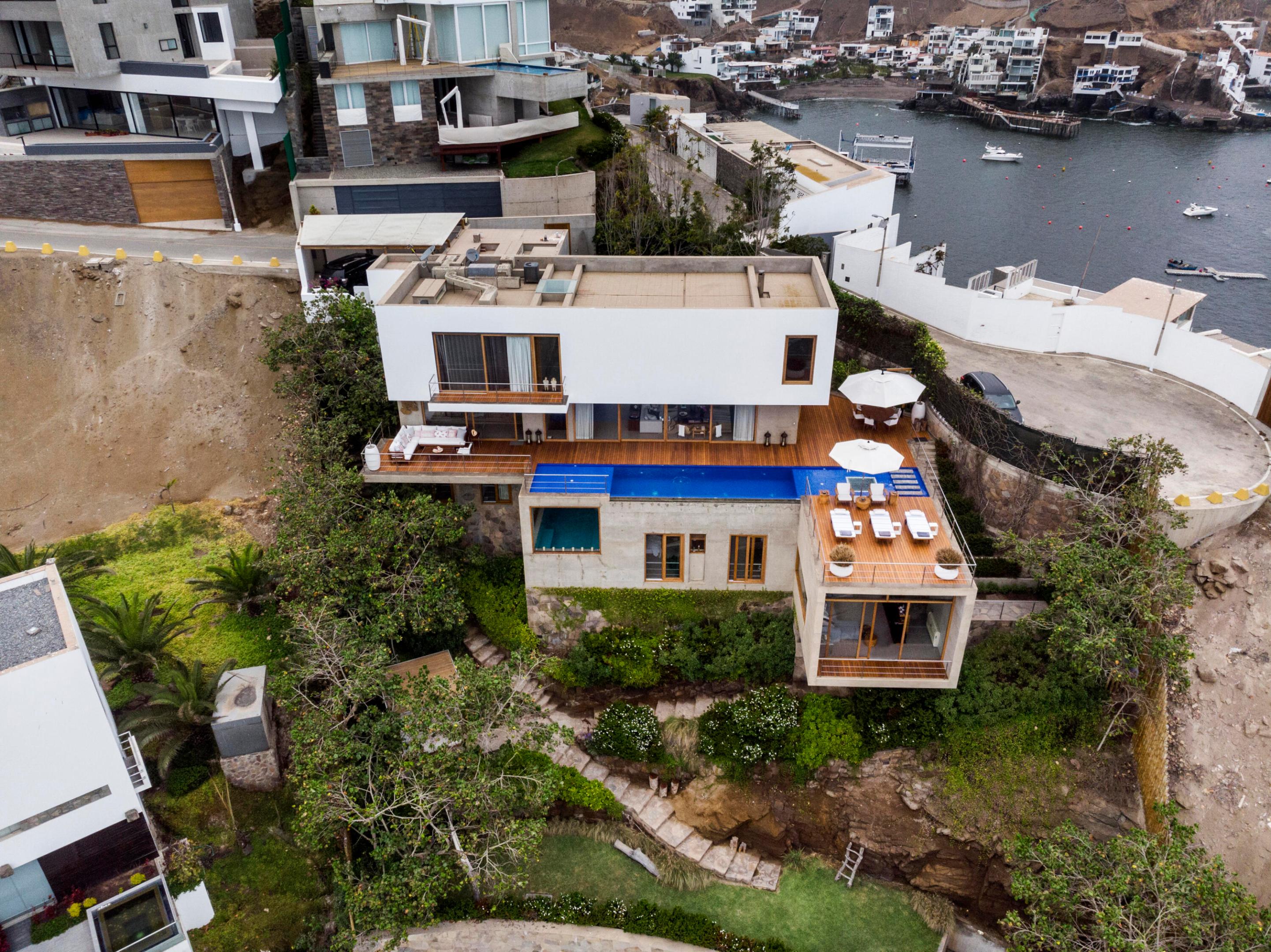 CLUB NAUTICO POSEIDON - ZONA SOL DEL MAR - PUCUSAN - Residential