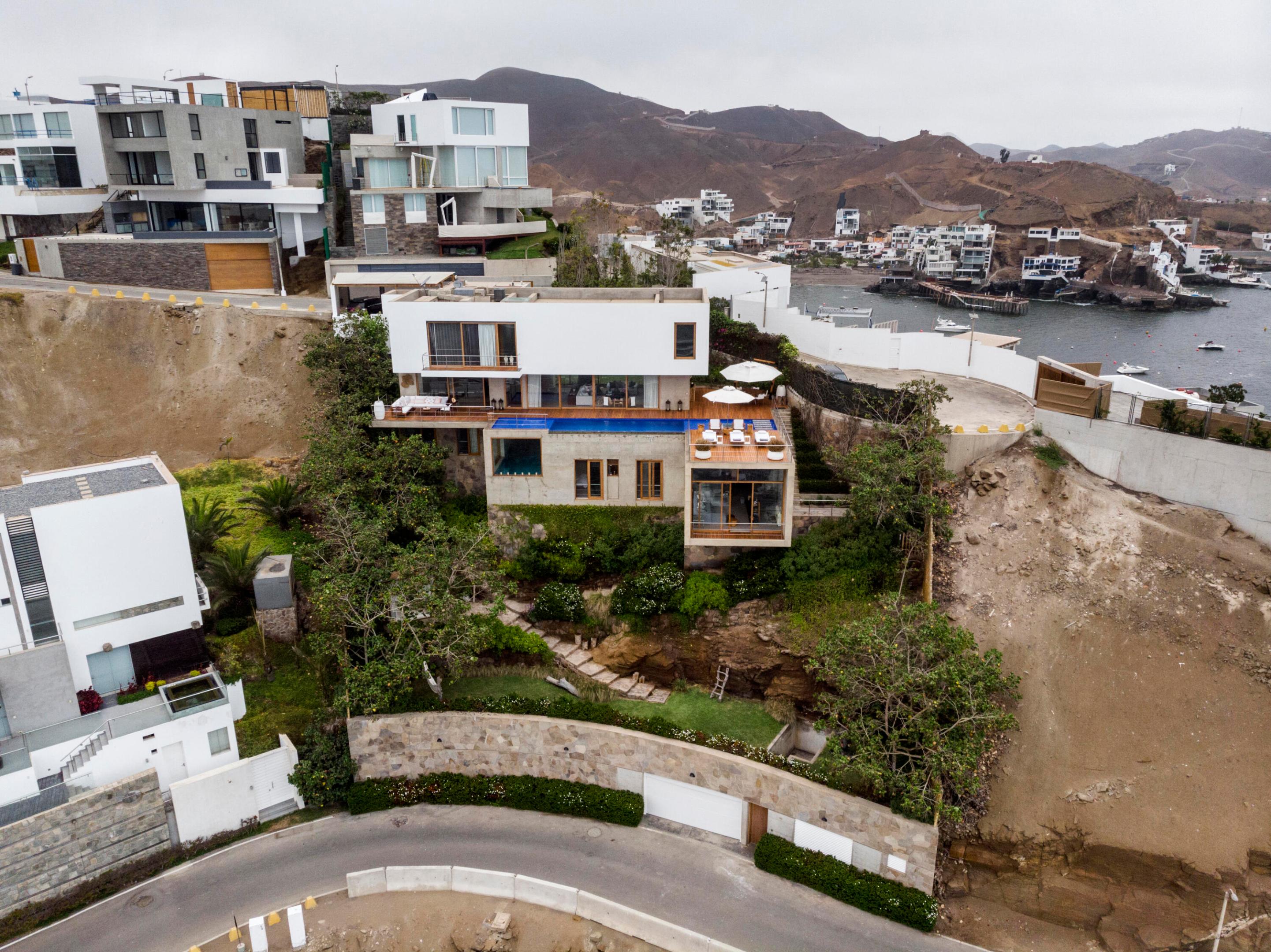 CLUB NAUTICO POSEIDON - ZONA SOL DEL MAR - PUCUSAN - Residential