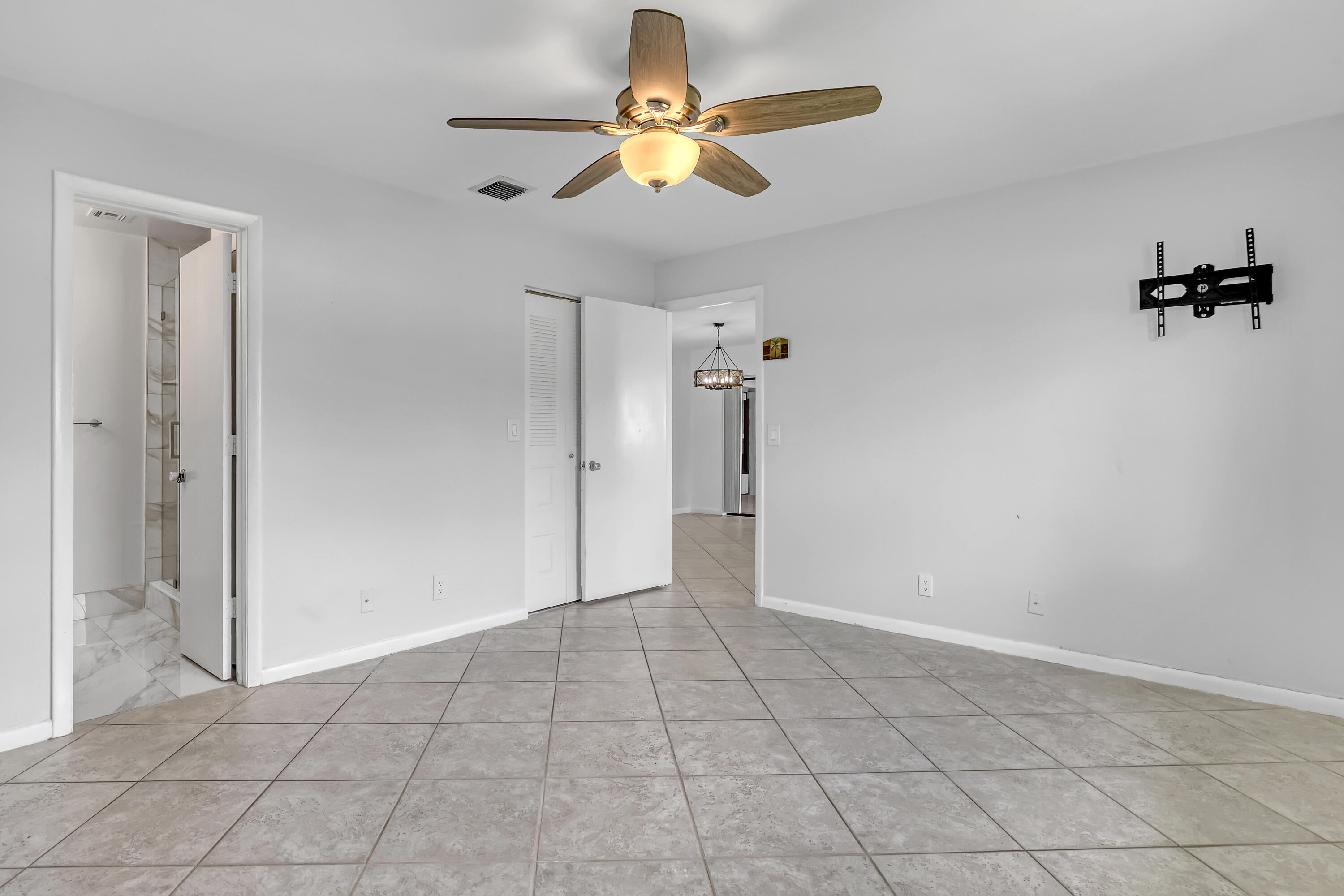 CAMELOT VILLAGE SEC 1 - Residential Lease