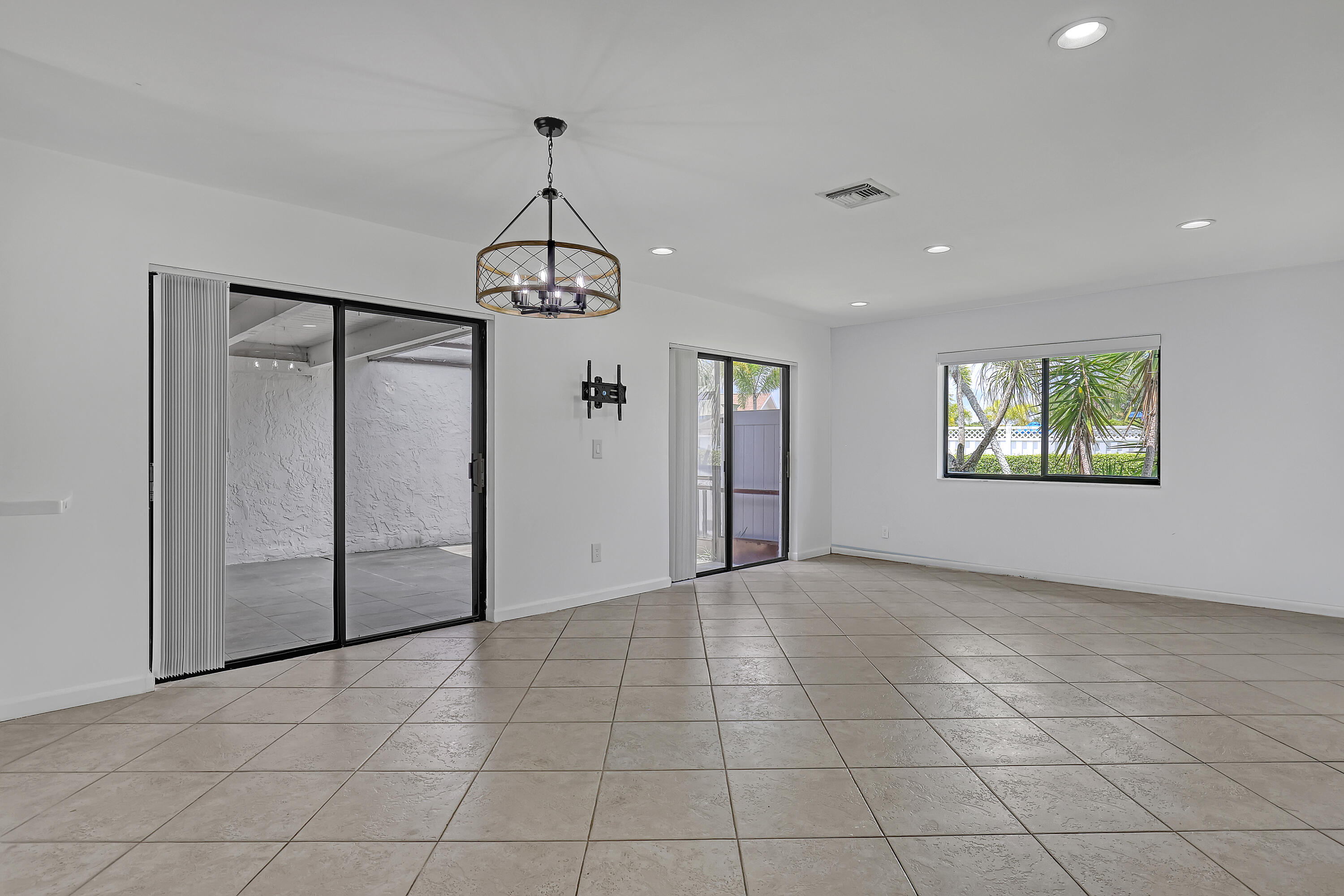 CAMELOT VILLAGE SEC 1 - Residential Lease