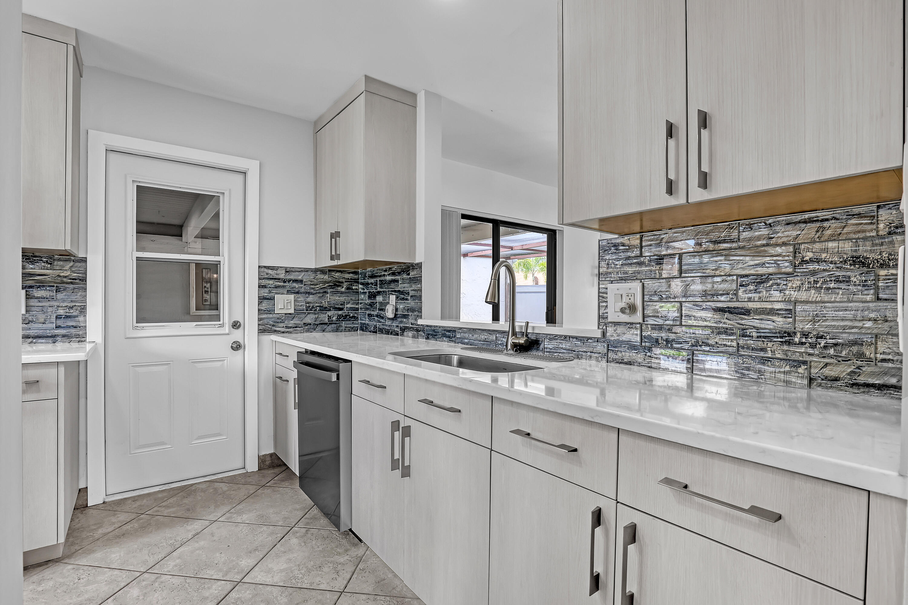 CAMELOT VILLAGE SEC 1 - Residential Lease