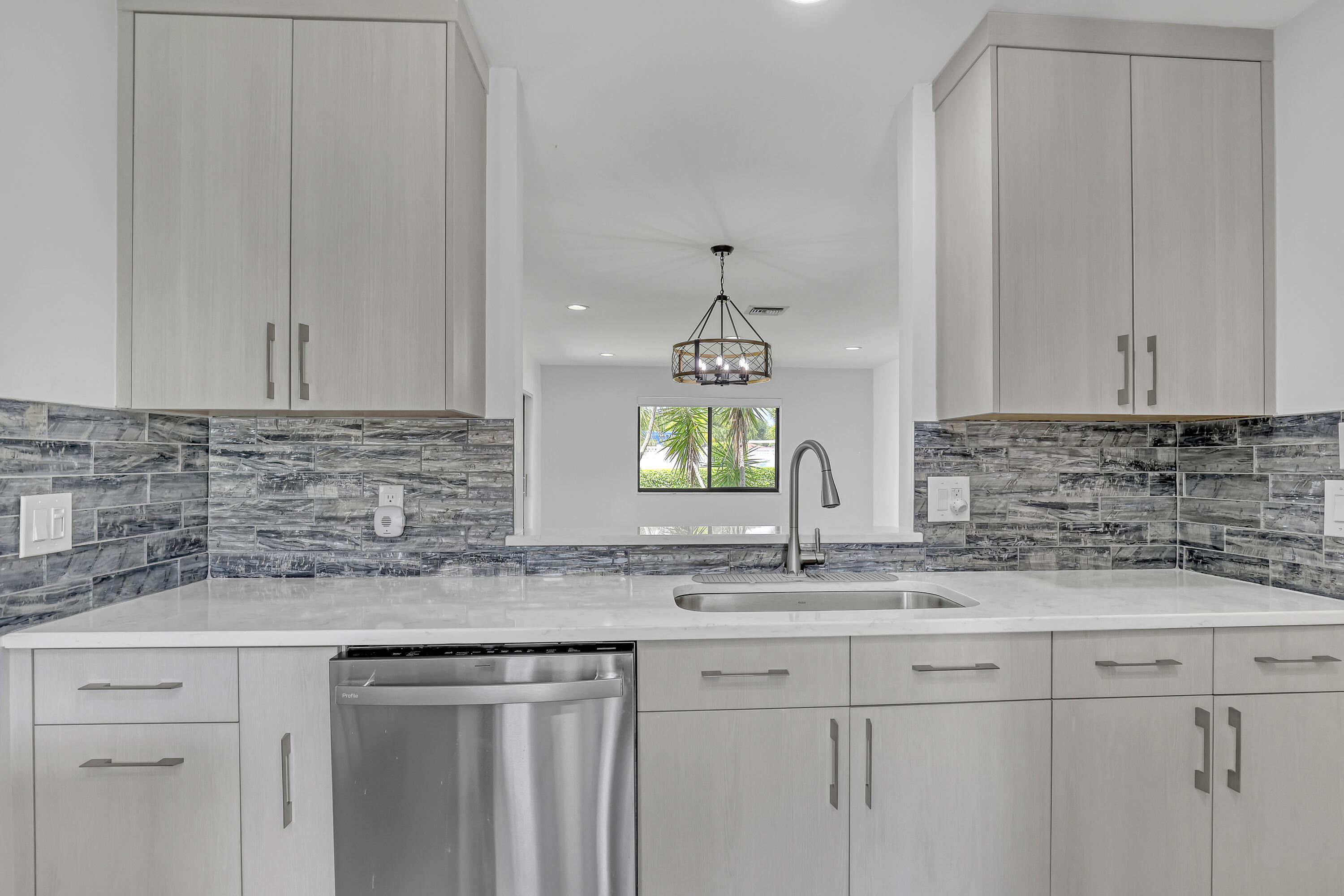 CAMELOT VILLAGE SEC 1 - Residential Lease