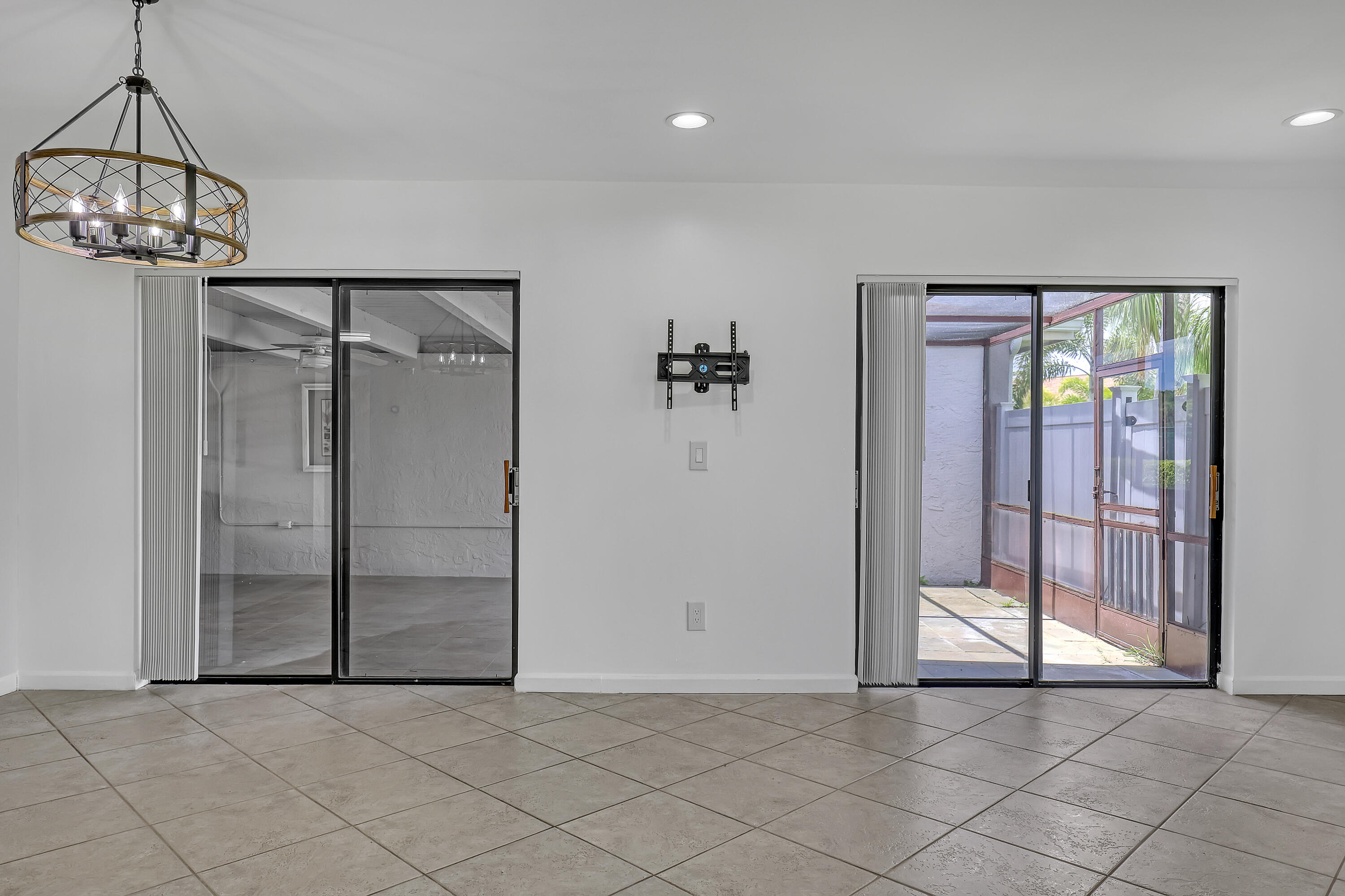 CAMELOT VILLAGE SEC 1 - Residential Lease