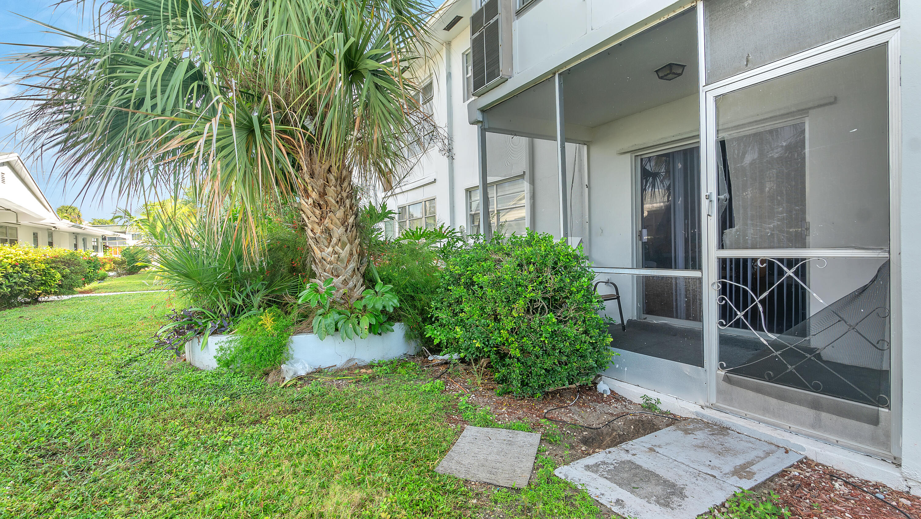 WINFIELD GARDENS SOUTH CONDO - Residential