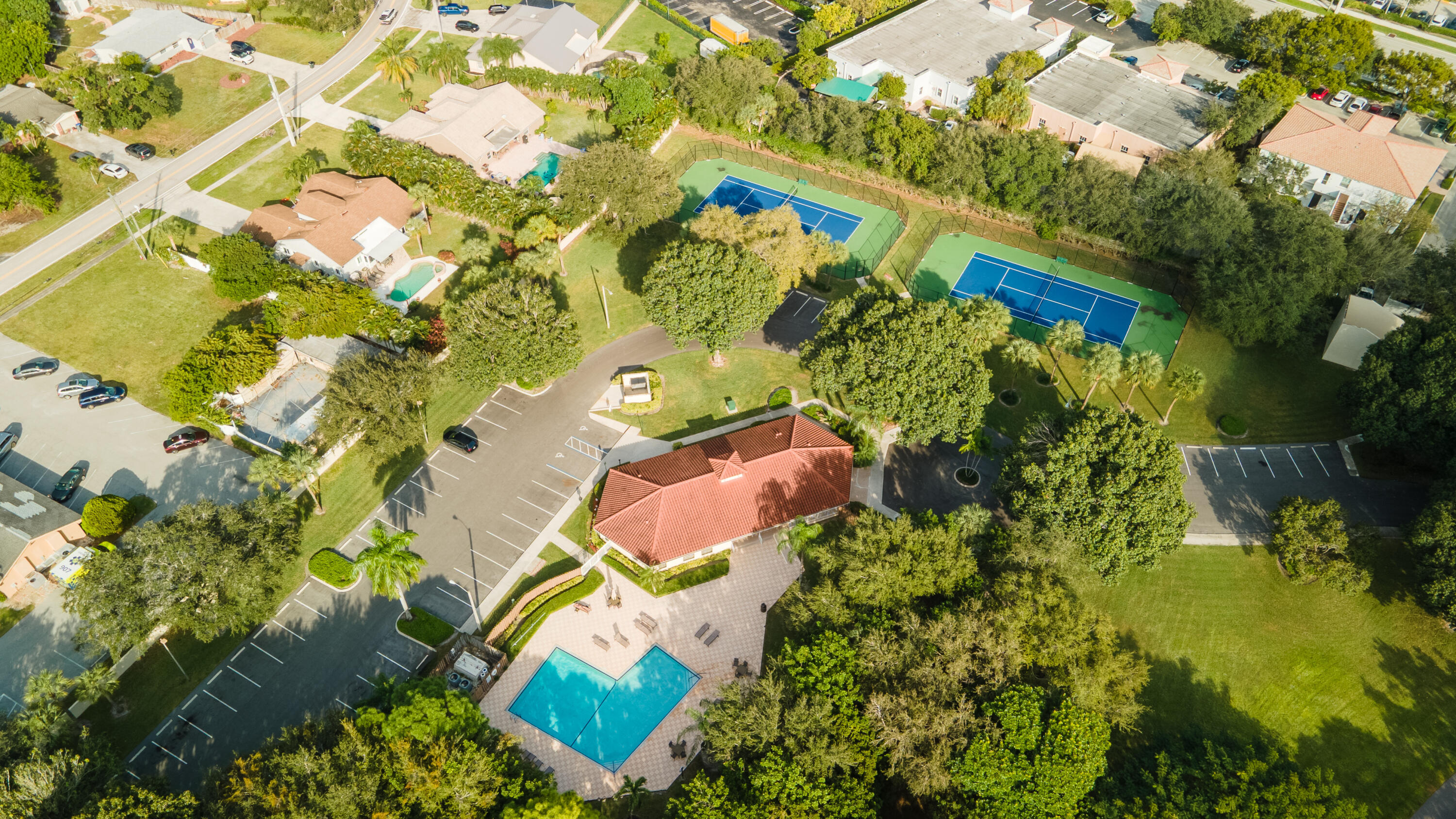 LAKE WINDWOOD CONDO - Residential Lease