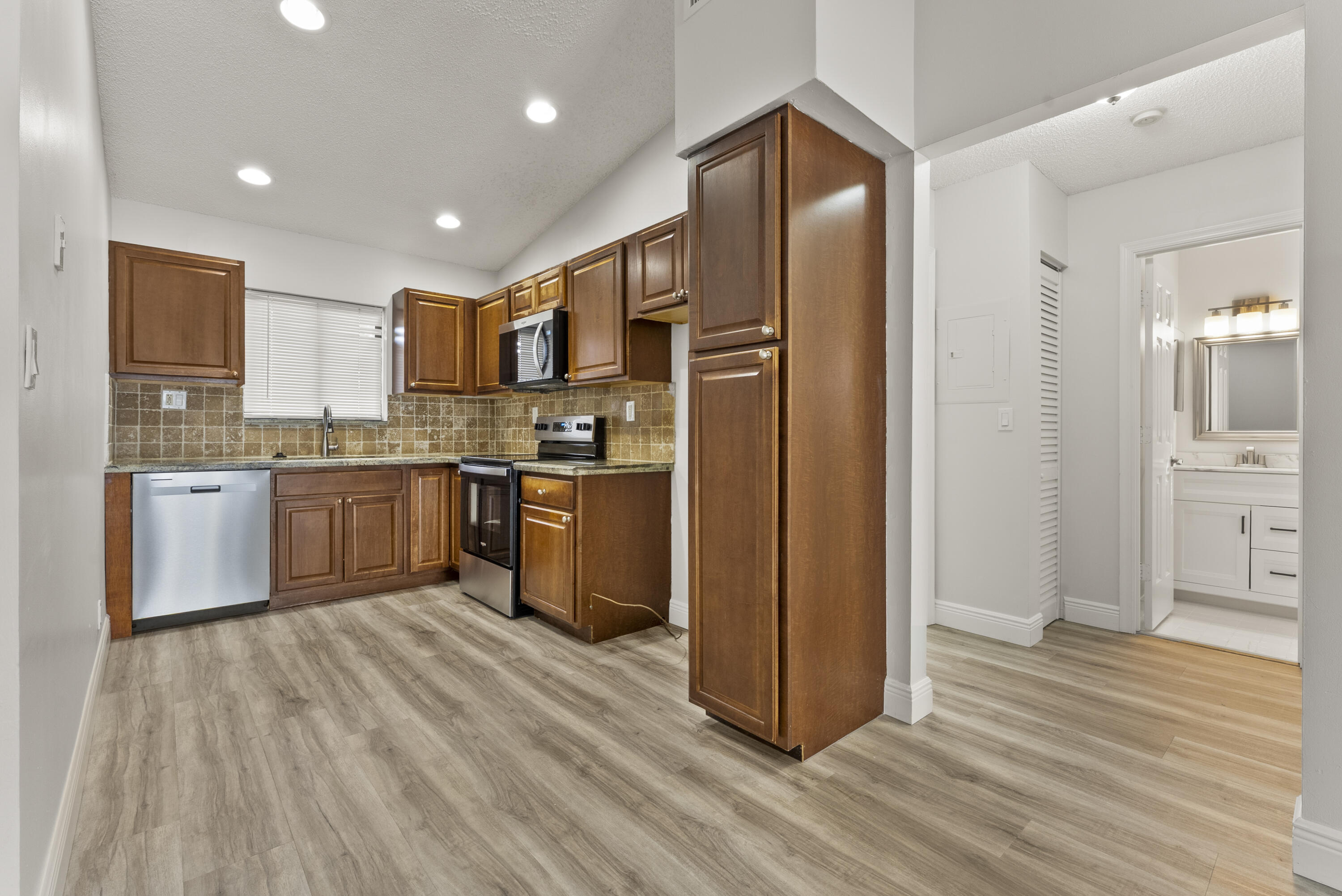 LAKE WINDWOOD CONDO - Residential Lease