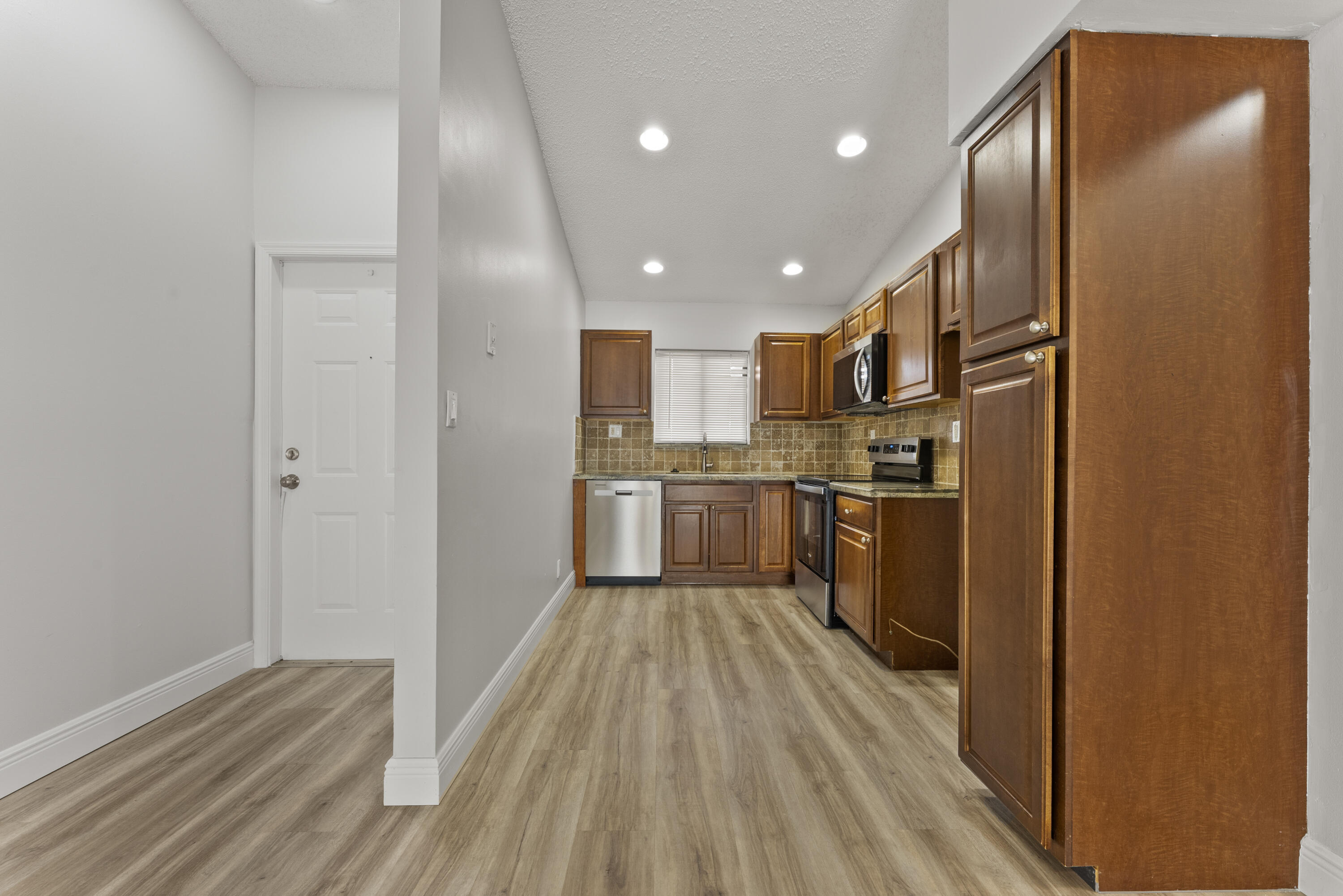 LAKE WINDWOOD CONDO - Residential Lease