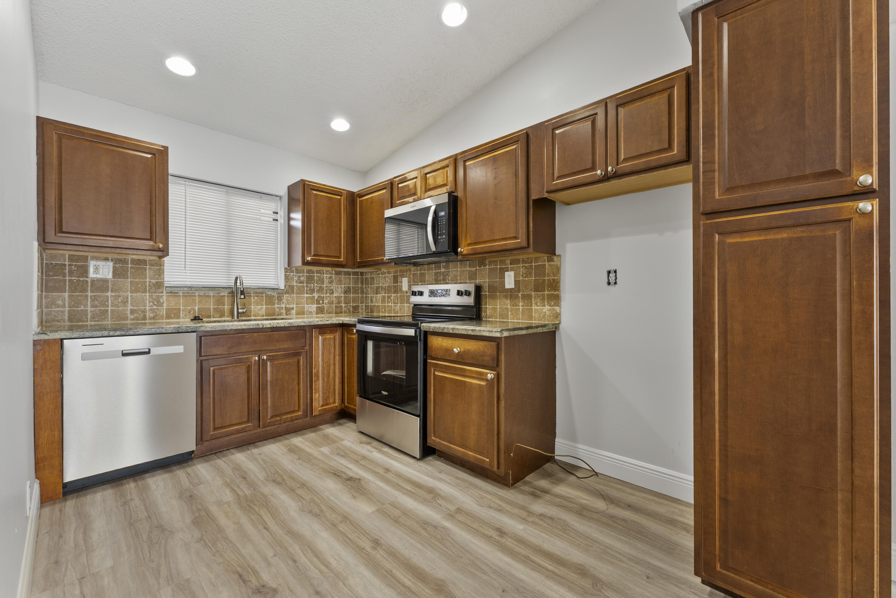 LAKE WINDWOOD CONDO - Residential Lease