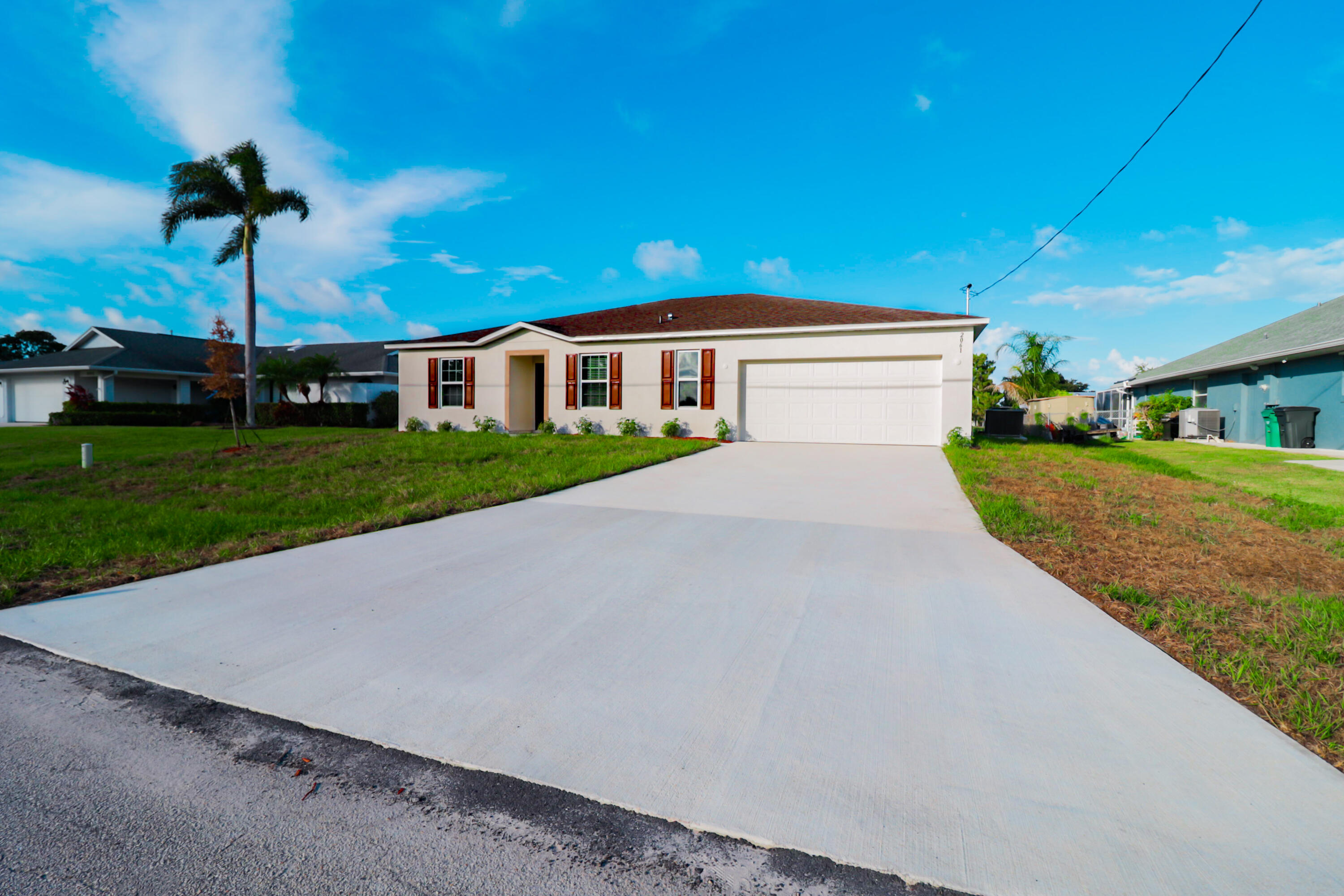 Welcome to this 4 bedroom 2 bath open concept home.This open concept floorpan means the family room and kitchen are one joined space.This is perfect for the multi-tasking parents. Cook dinner while you can still have an eye on the kids playing video games on the sofa! Come take a look at this beauty... Don't miss out !