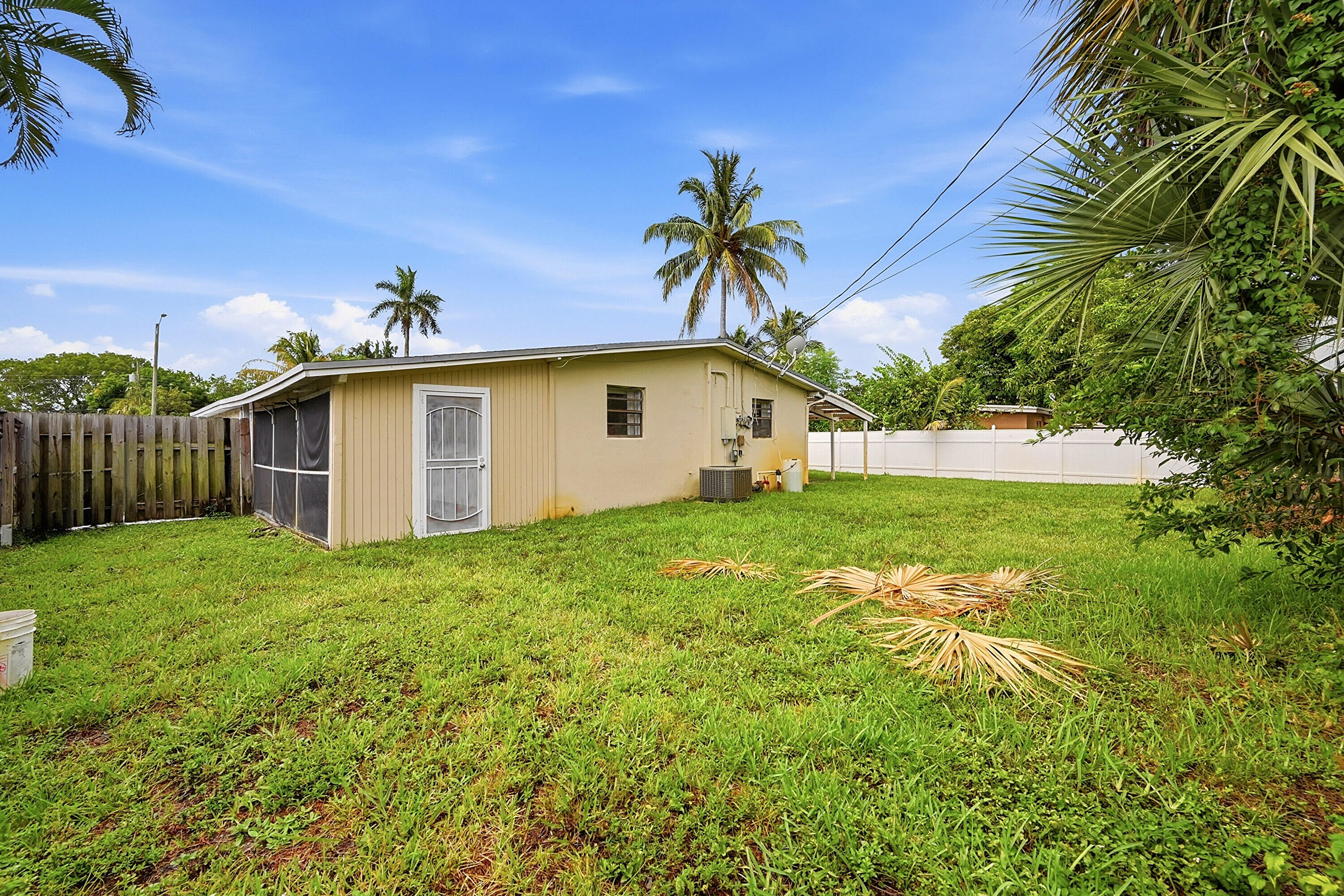 LAUDERDALE LAKES WEST GATE SEC 1 - Residential