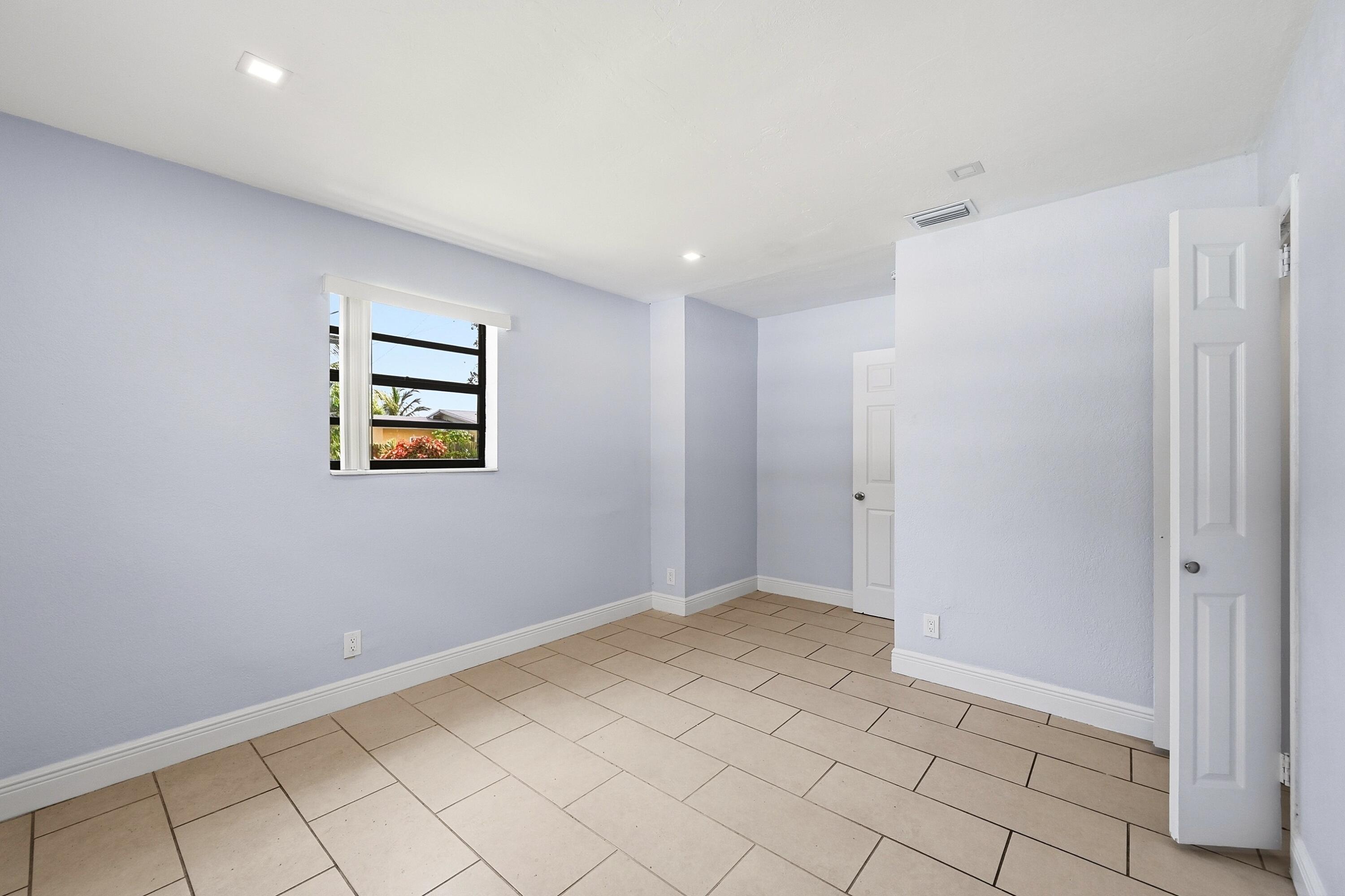 LAUDERDALE LAKES WEST GATE SEC 1 - Residential