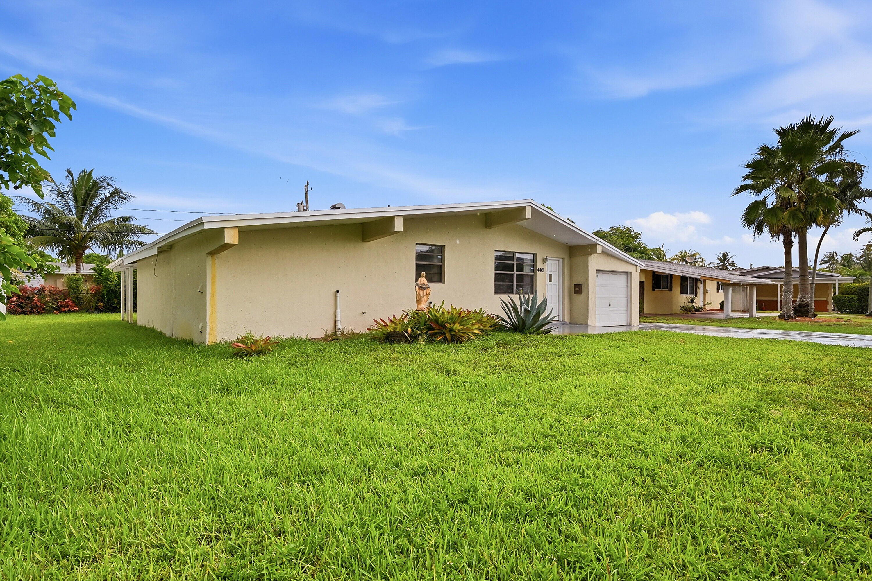 LAUDERDALE LAKES WEST GATE SEC 1 - Residential