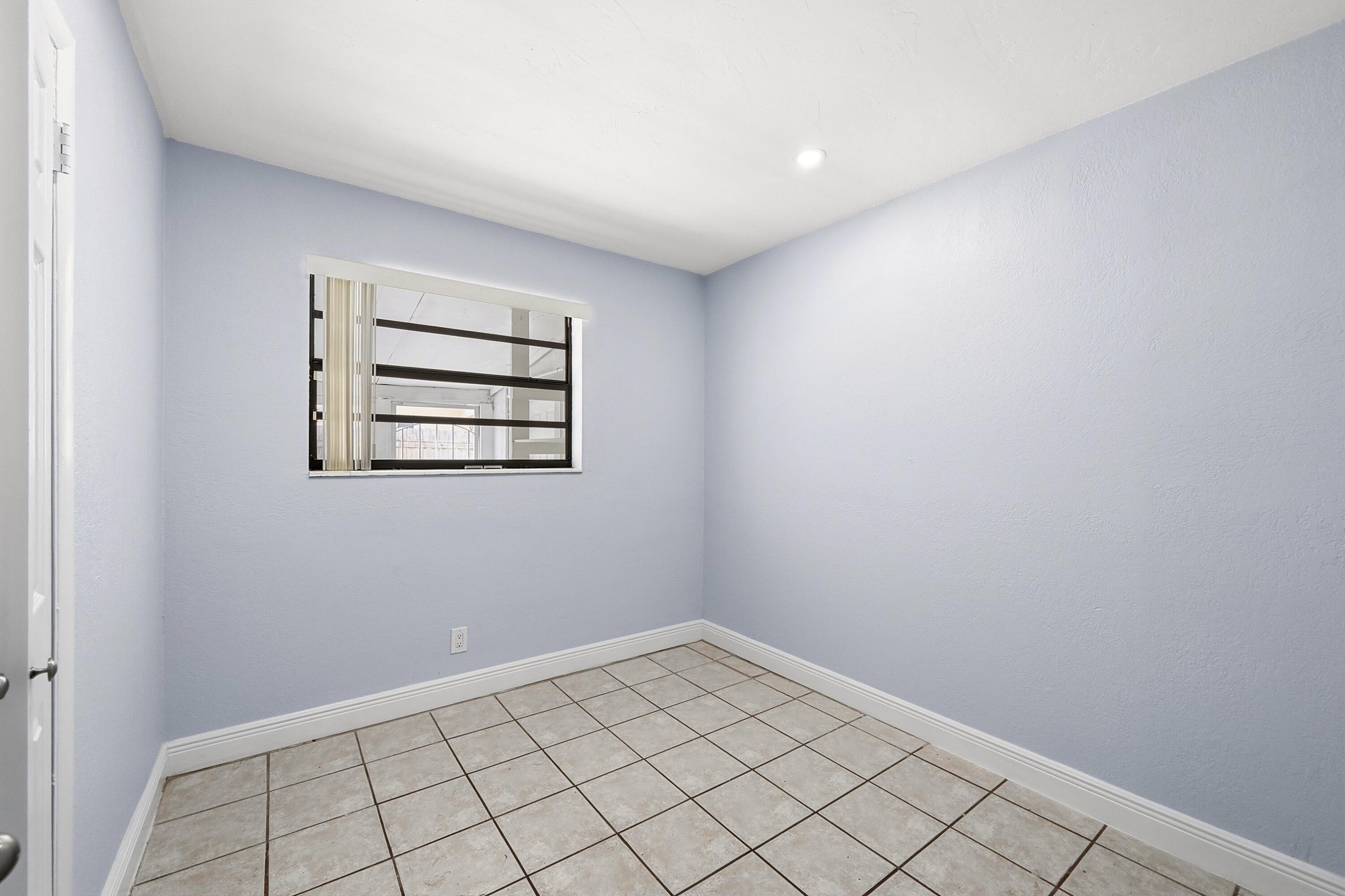 LAUDERDALE LAKES WEST GATE SEC 1 - Residential