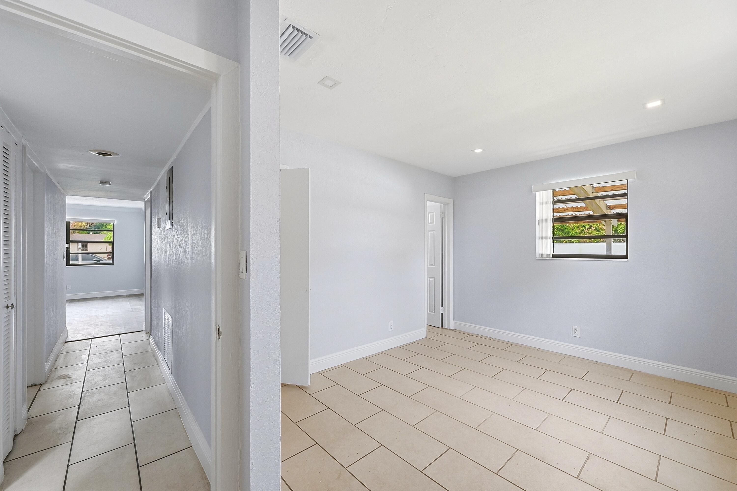 LAUDERDALE LAKES WEST GATE SEC 1 - Residential