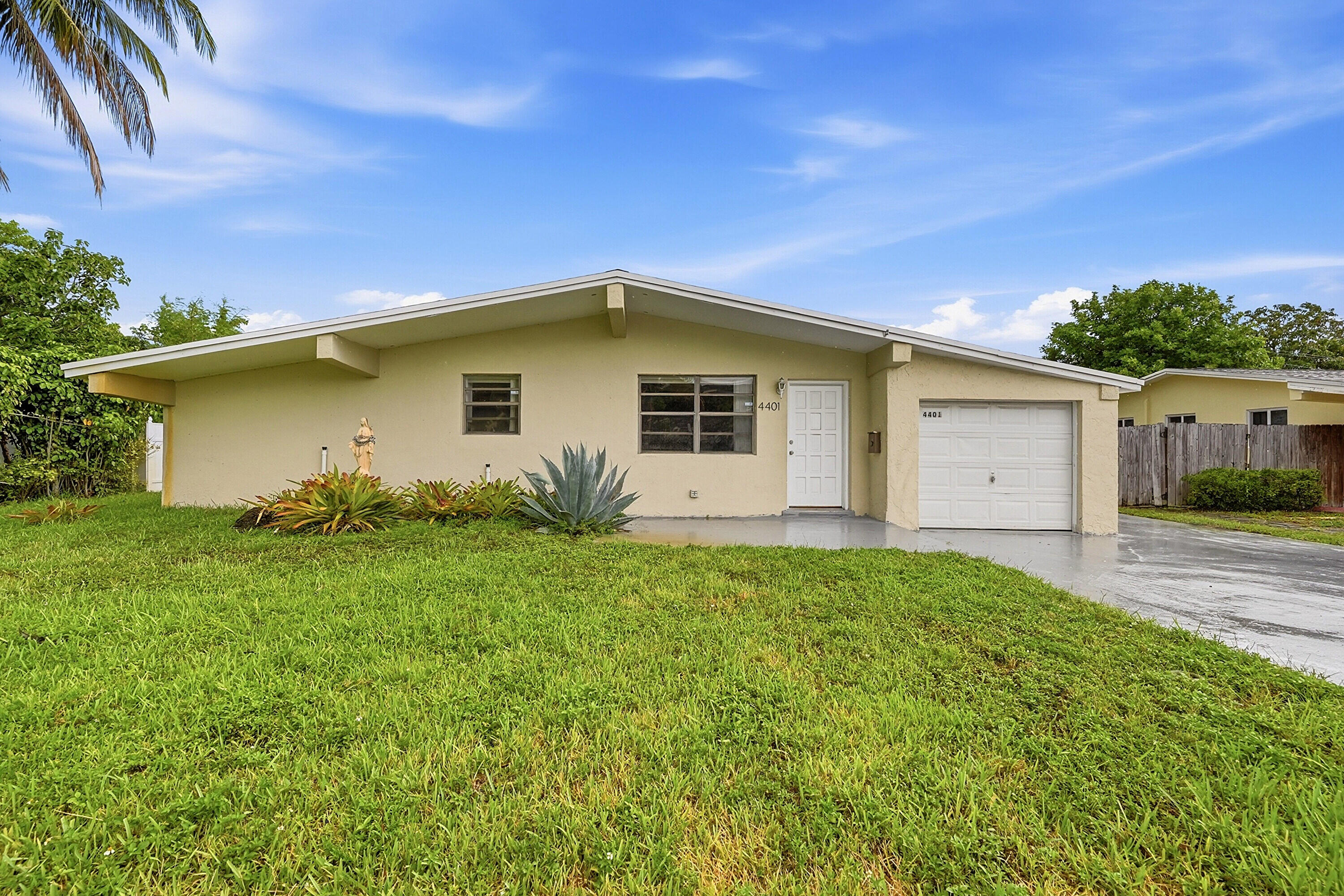 LAUDERDALE LAKES WEST GATE SEC 1 - Residential