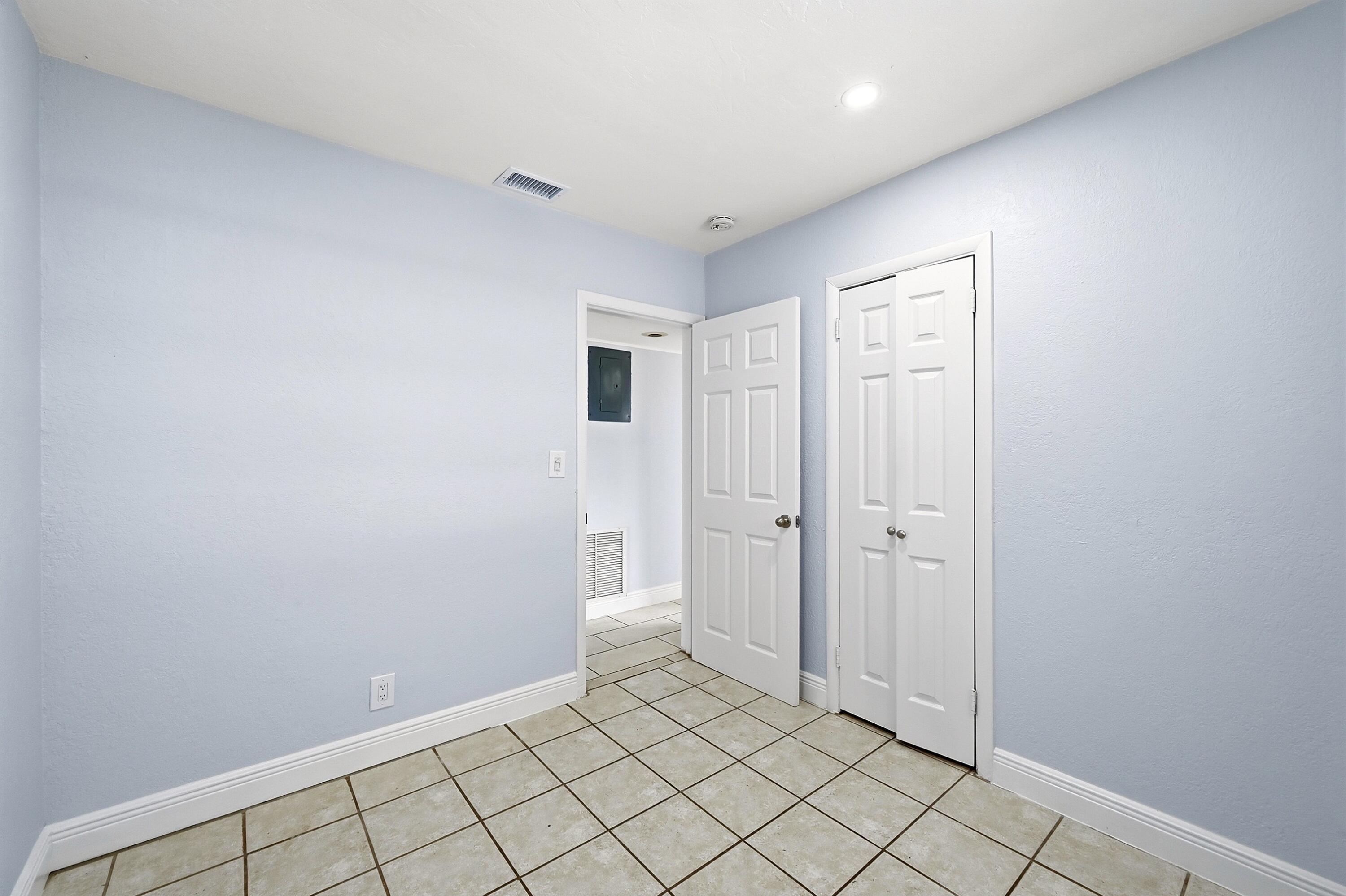 LAUDERDALE LAKES WEST GATE SEC 1 - Residential