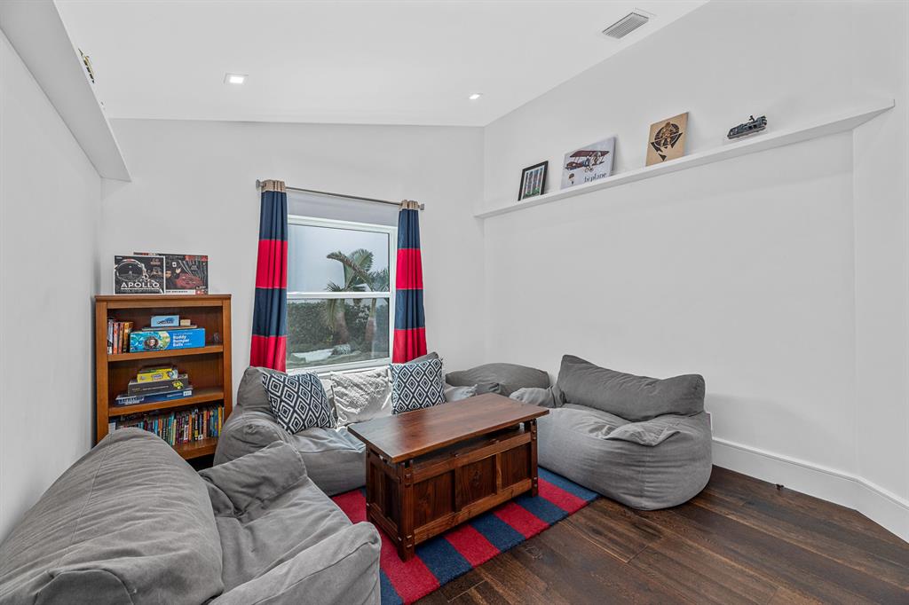 WELLINGTON AERO CLUB OF THE LANDINGS AT WELLINGTON - Residential