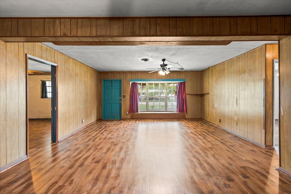 LYONS PARK FIRST ADD - Residential