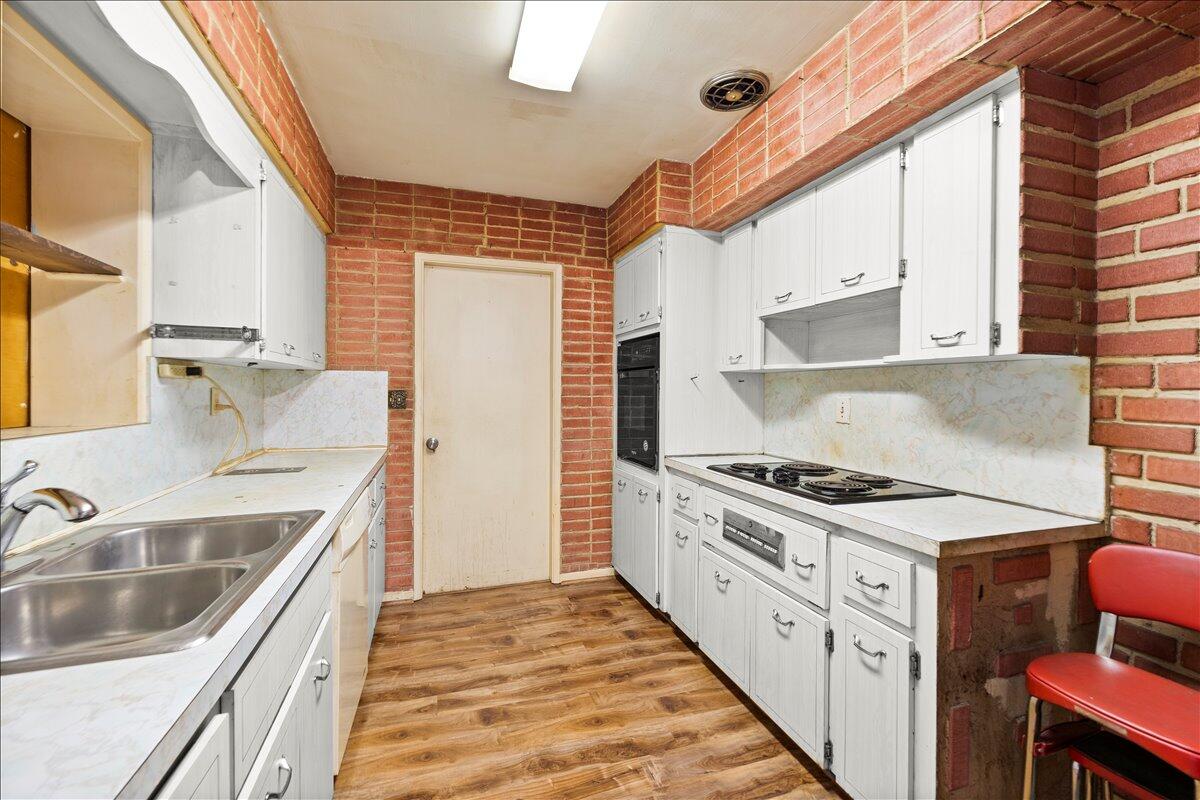 LYONS PARK FIRST ADD - Residential
