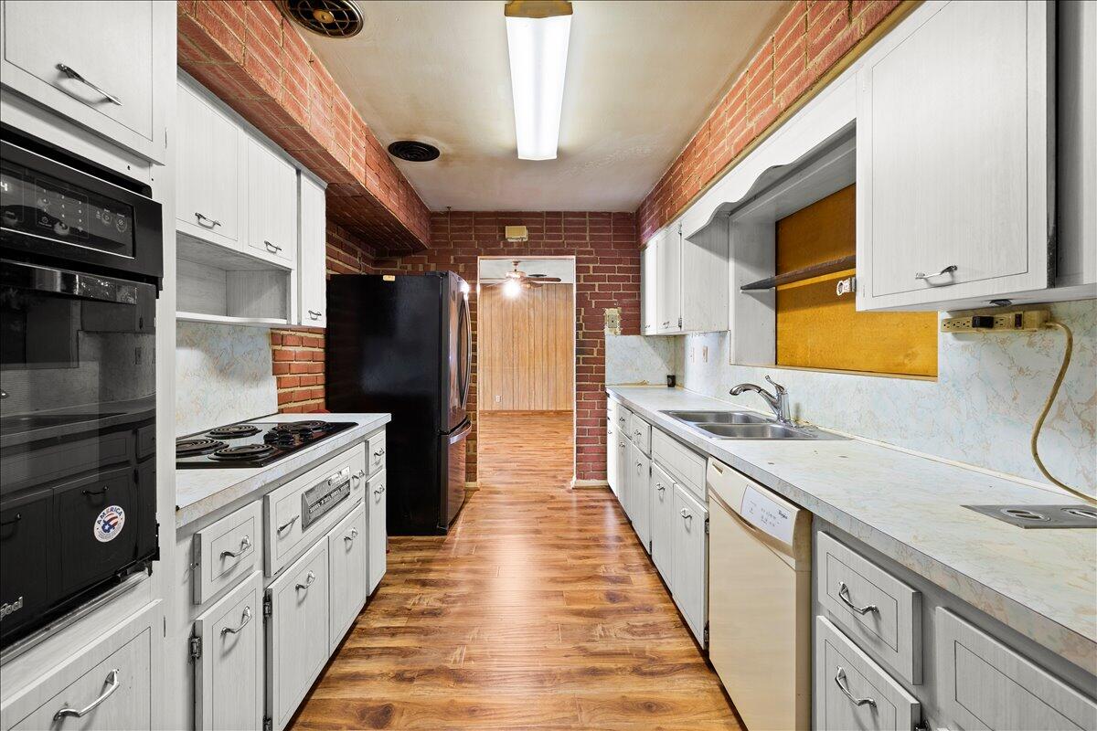 LYONS PARK FIRST ADD - Residential